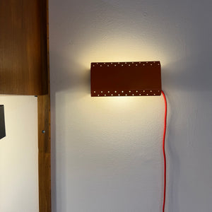 Wandlampe E.S. Horn orange mit beweglichen Visier