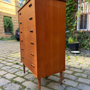 Kommode Teak mit Griffmulden von Kværndrup Møbelfabrik