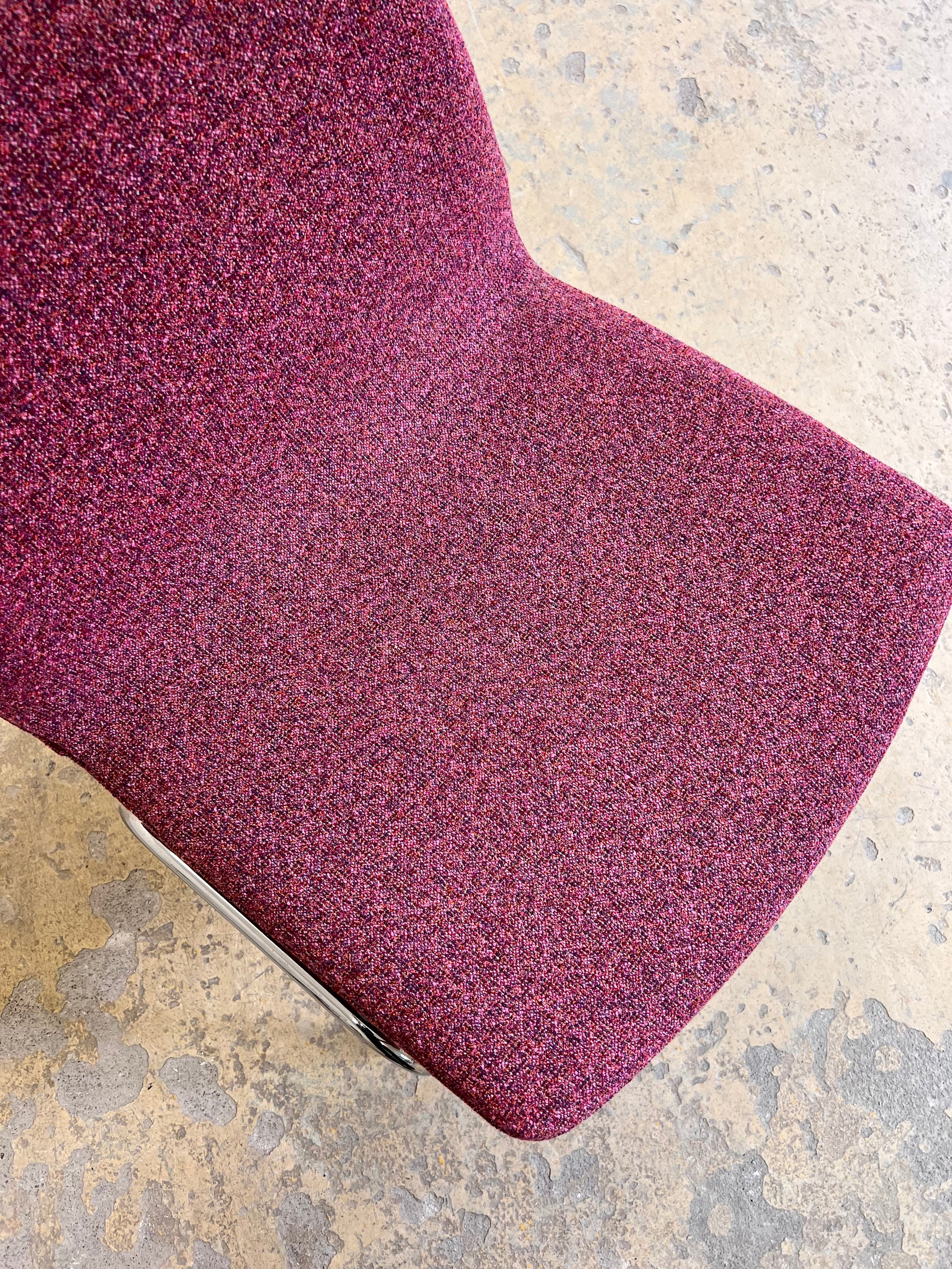 Sessel Lufthavnsstol brombeer-pink Chrom von Anden Arkitekt für Duba Møbelindustri