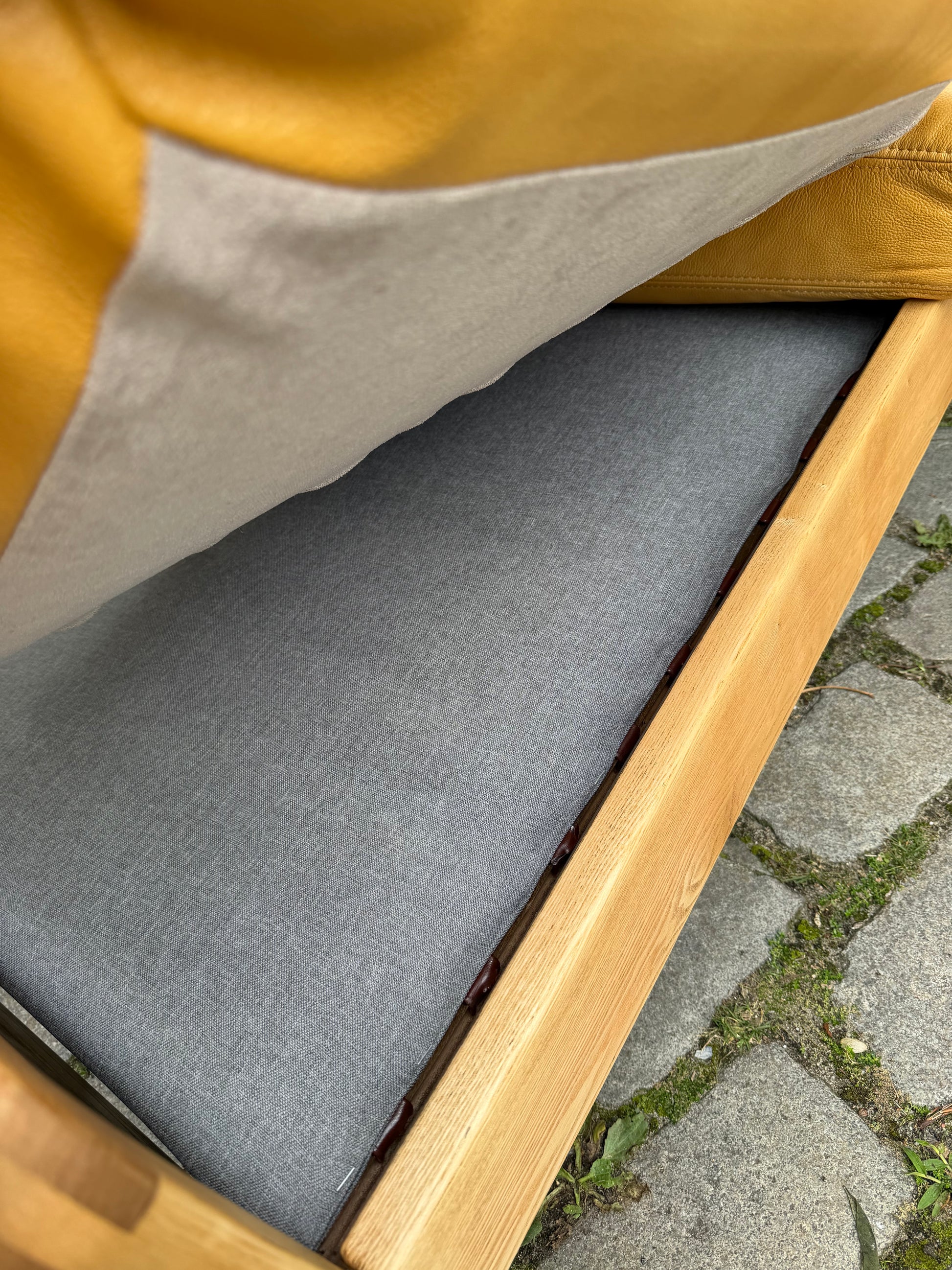 3-Sitzer Sofa gelb Echtleder Holz von Rolf Benz