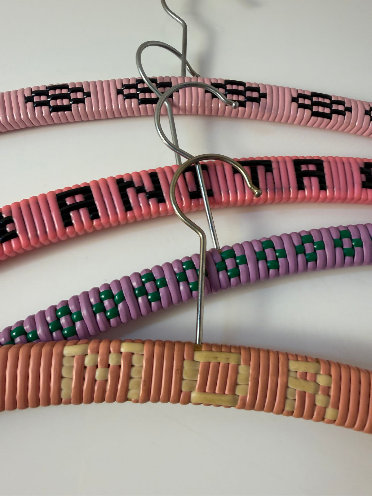 Set: 4x Kleiderbügel lila pink