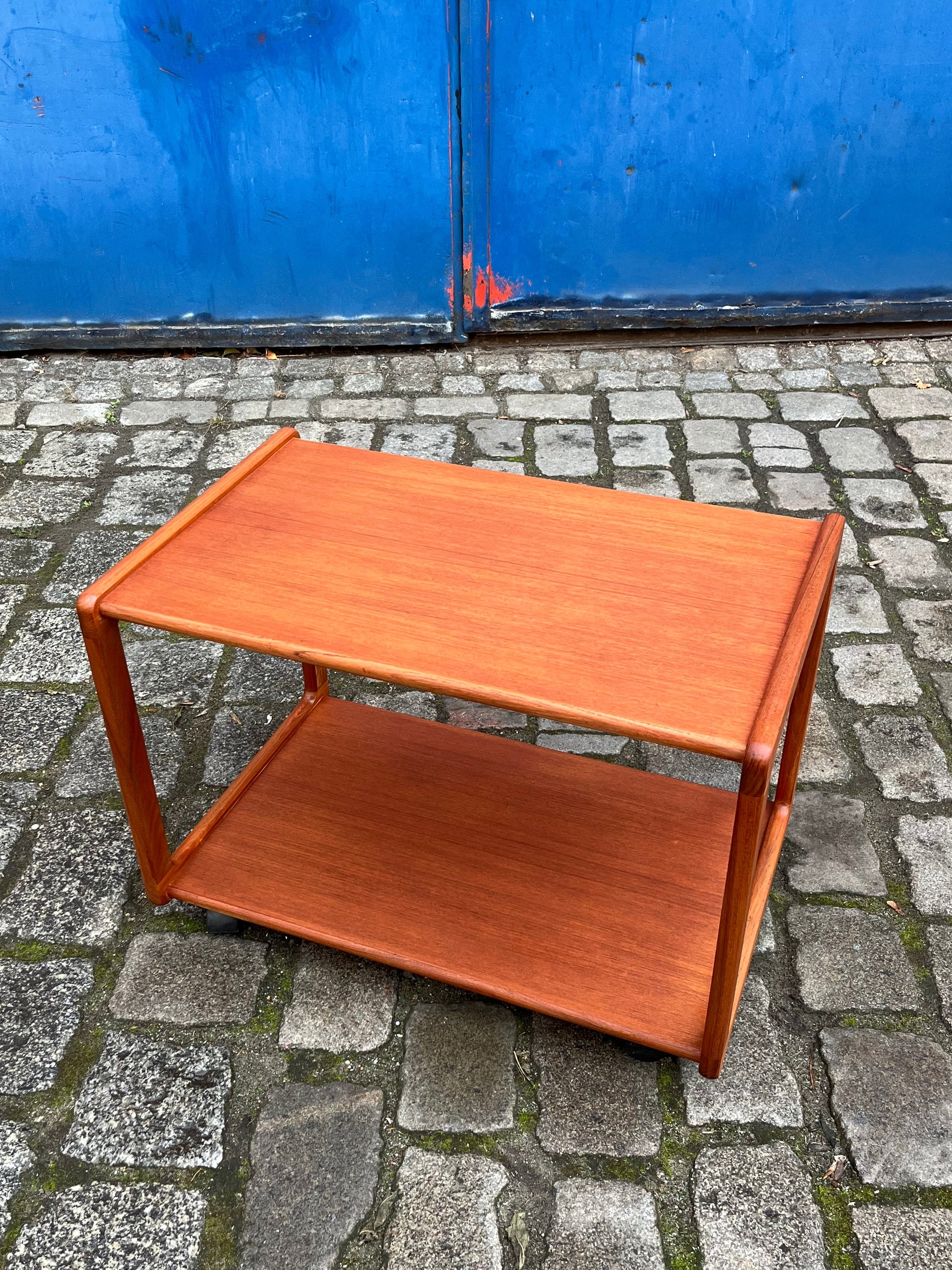Couchtisch Teak mit Rollen von Korup