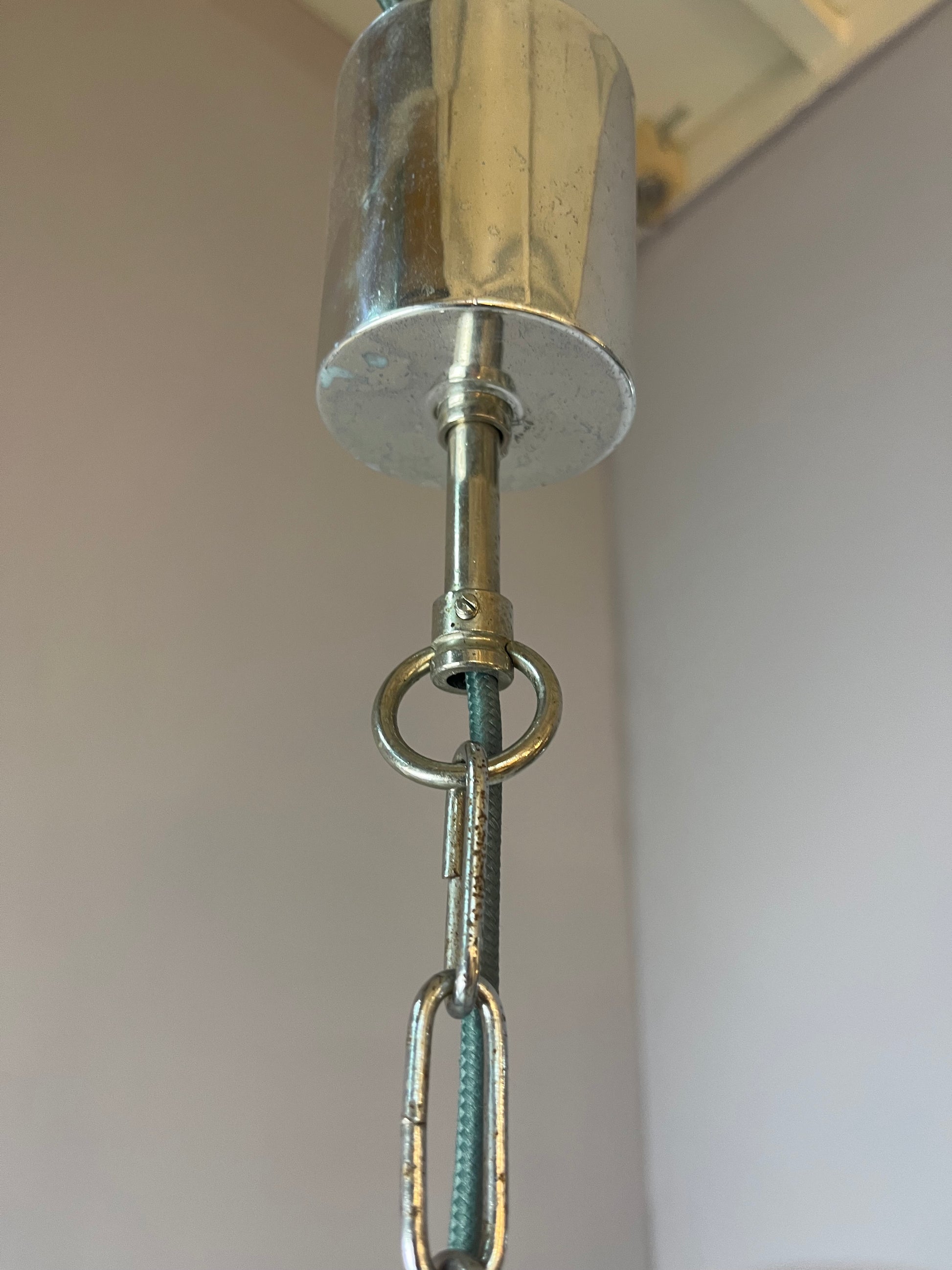 Kronleuchter weiß silber mit Glasscheiben