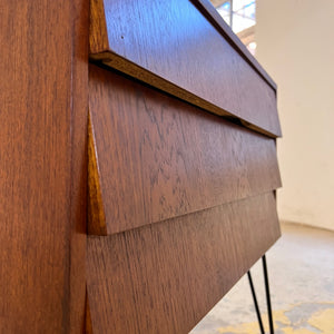 Kommode Nachtschrank Teak auf Hairpinlegs aus Dänemark