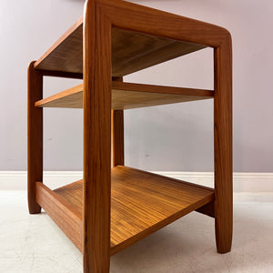 Coffee Table mit Magazinablage Teak