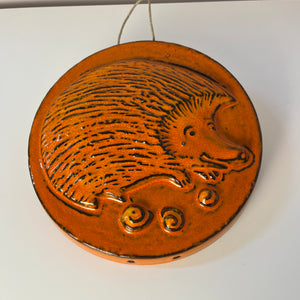 Set: Relief Wandteller Igel Pferd Fisch orange Keramik