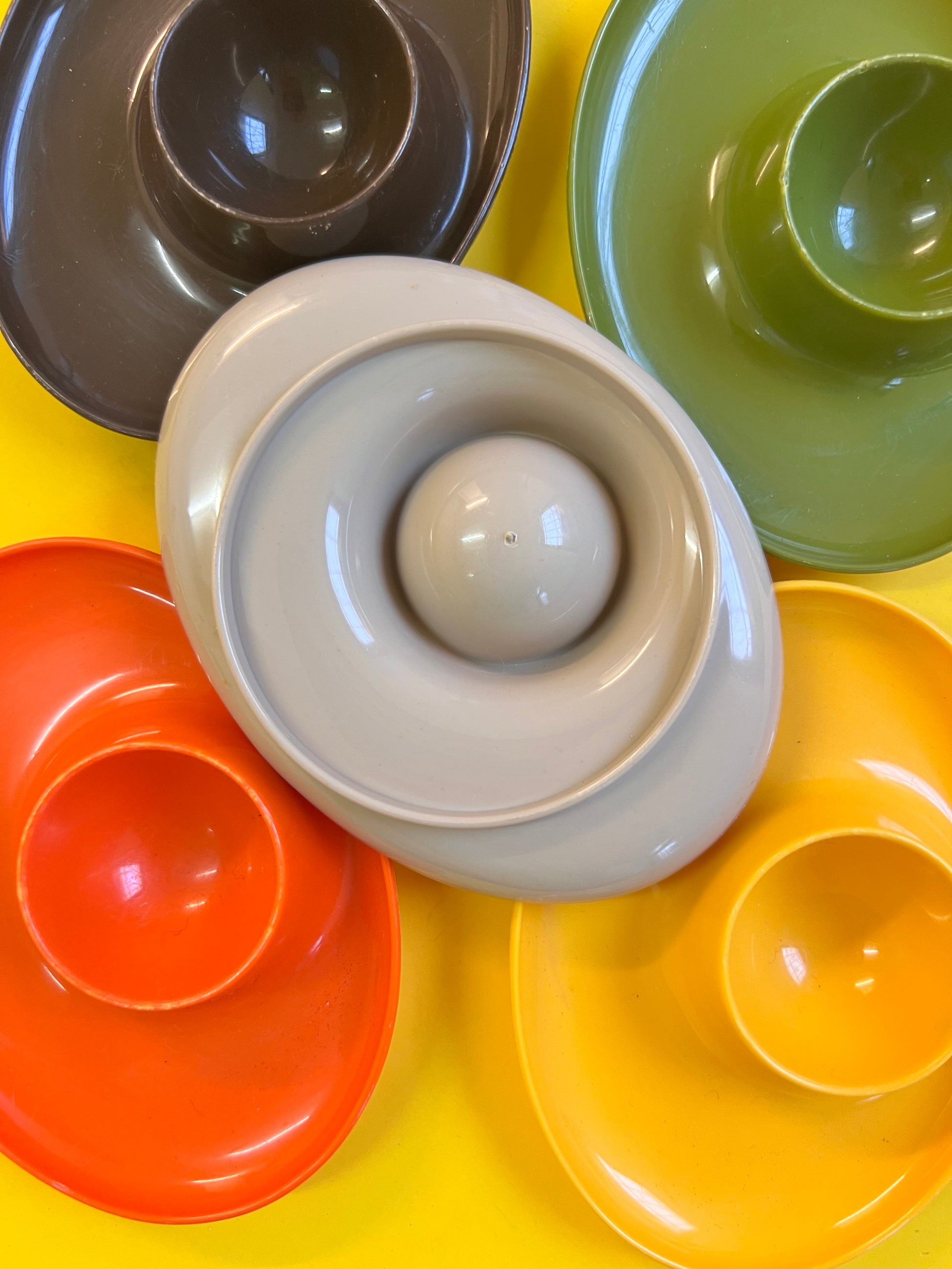 Set: 5x Eierbecher stapelbar Kunststoff 70er