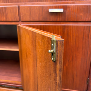 Highboard Teak mit Jalousietüren aus Dänemark