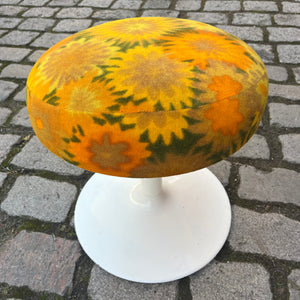 Hocker Flowerpower gelb grün 70er Tulpenfuß
