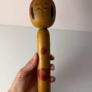 Japanische Kokeshi Holzfigur handbemalt