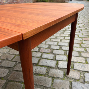 Esstisch Teak verlängerbar mit eingehängten Platten