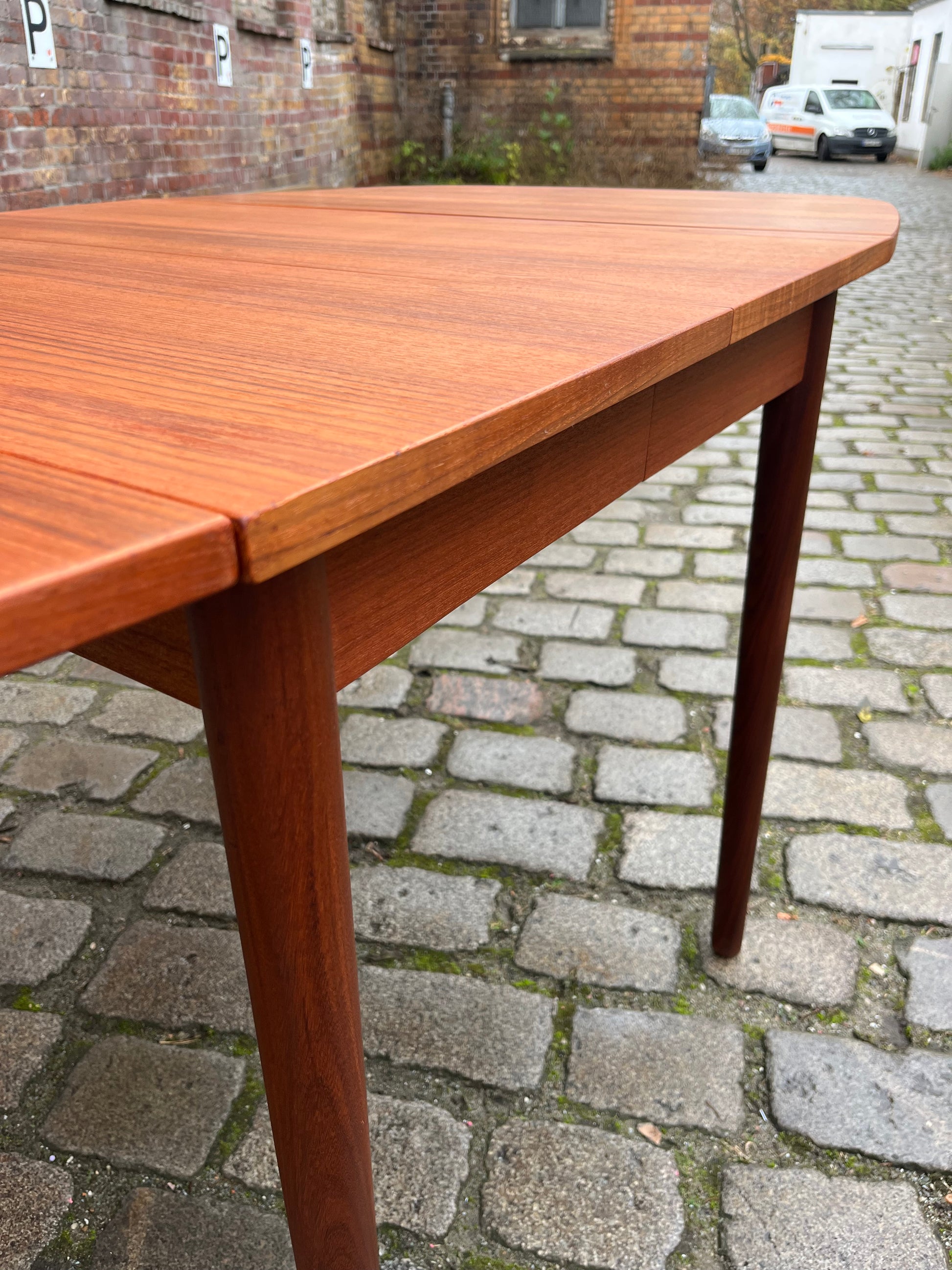 Esstisch Teak verlängerbar mit eingehängten Platten