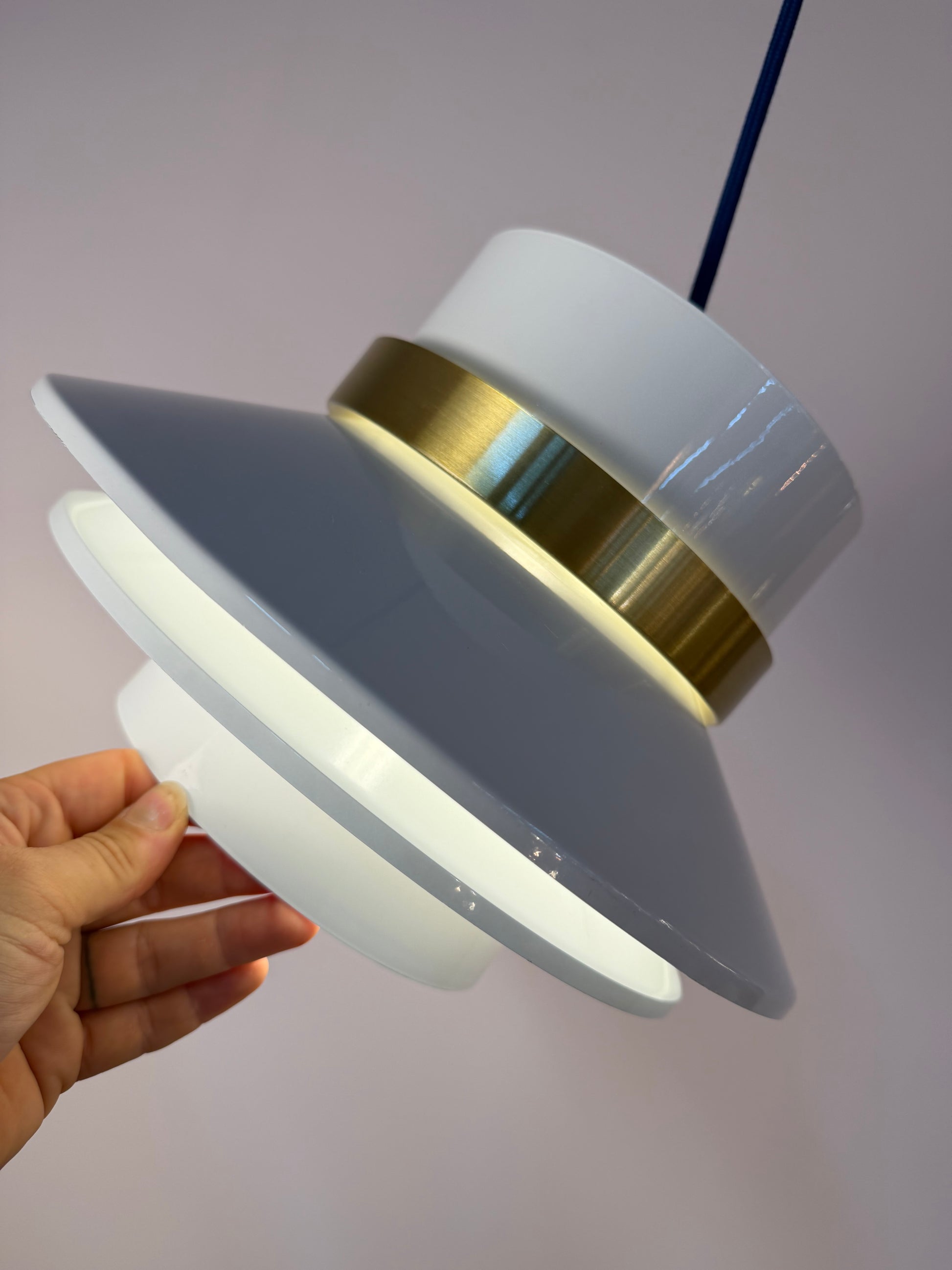 Lamellenlampe Hochglanz weiß Messing aus Dänemark