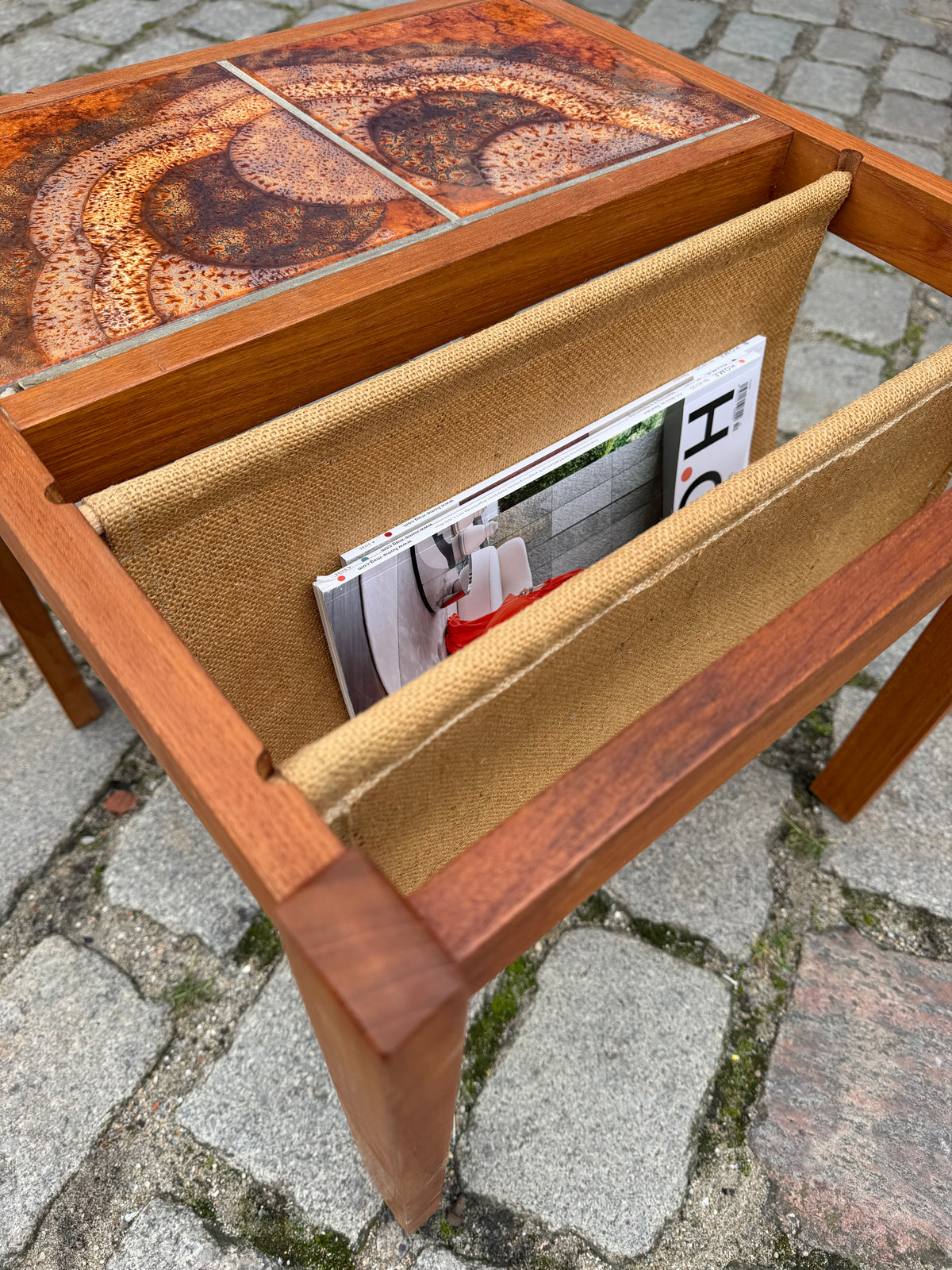 Beistelltisch Teak mit Zeitungsablage & Fliesen aus Dänemark