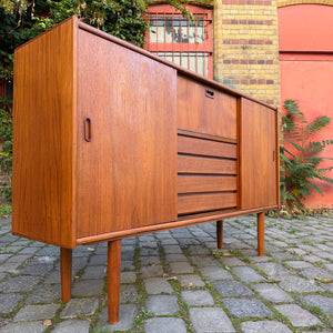 Highboard Teak mit Klappfach & Schiebetüren auf Dänemark