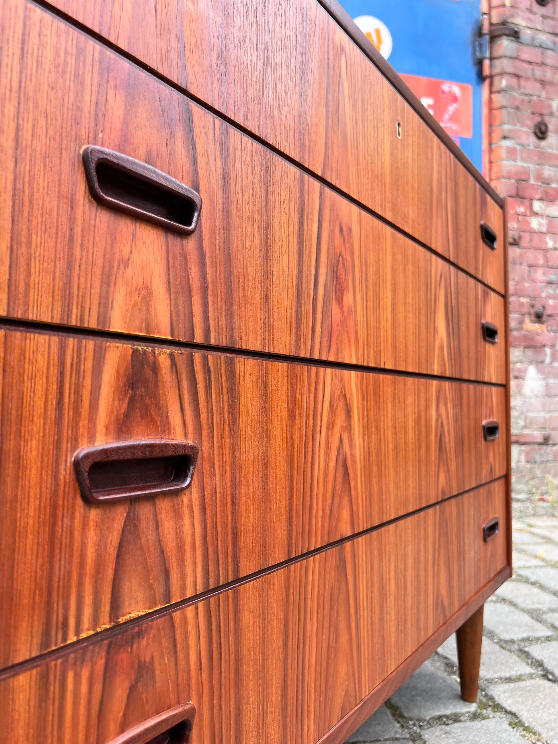 Flache Kommode Teak aus Dänemark