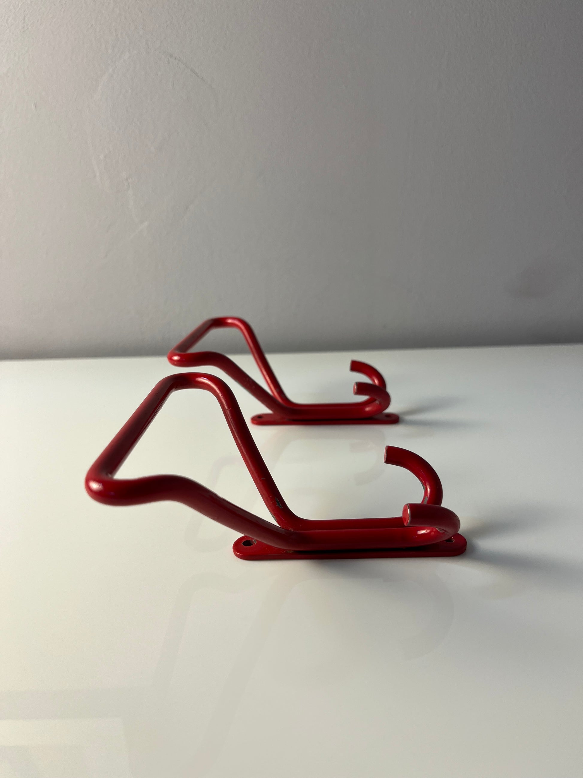 Set: 2x Wandhaken rot Metall