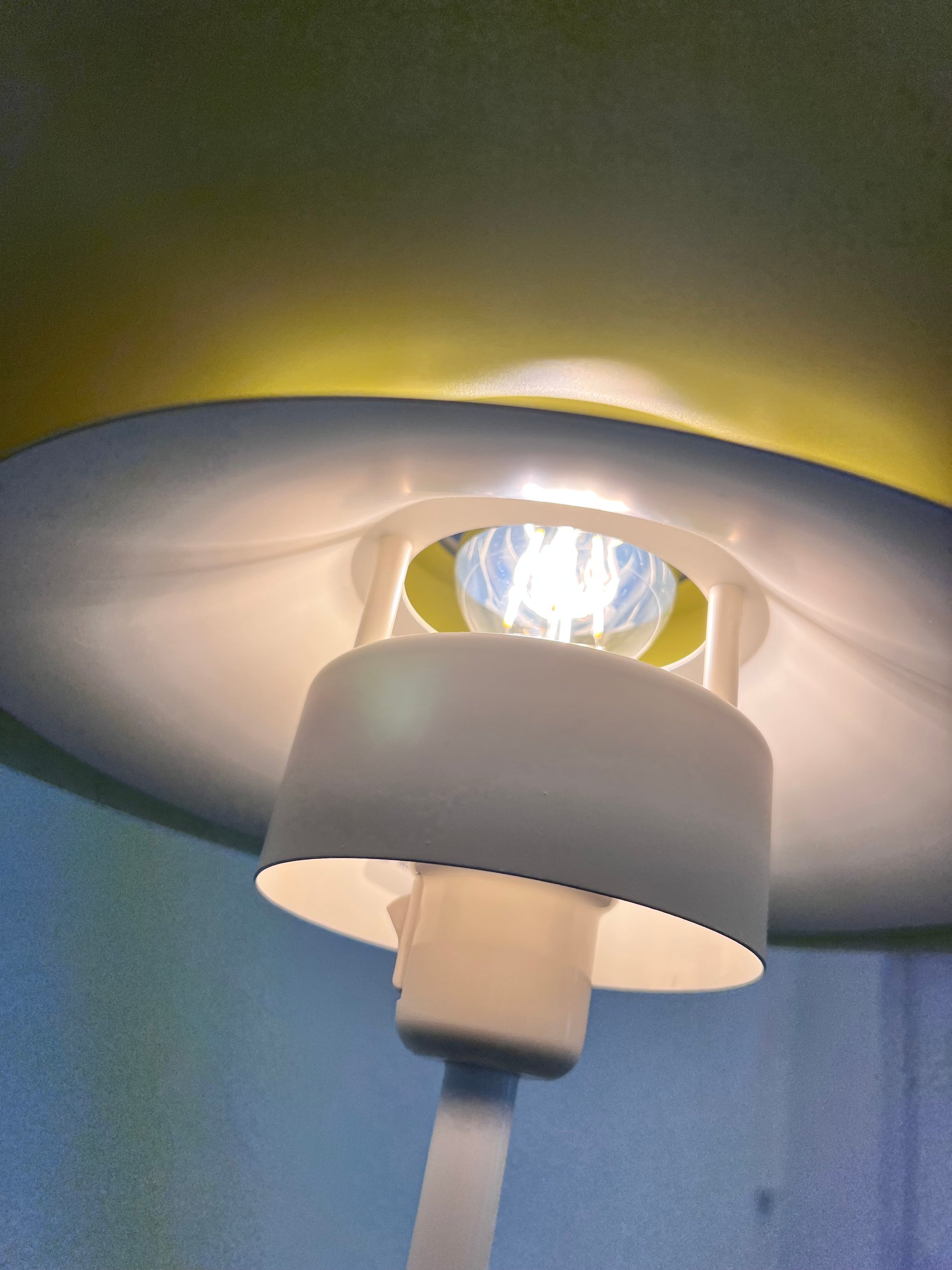 Stehlampe Typ 854 neu lackiert von Horn