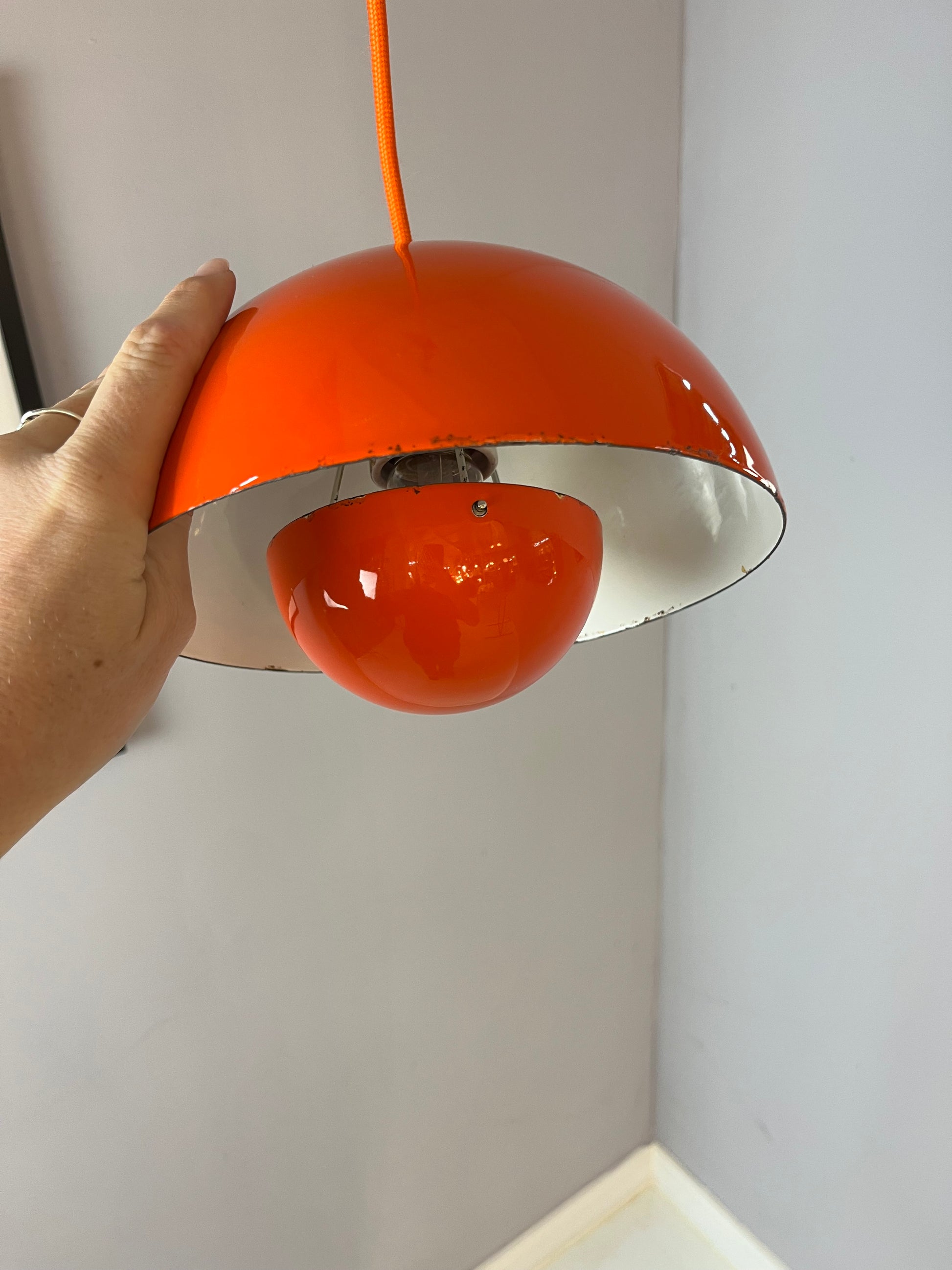 Hängelampe Flowerpot VP1 orange Emaille von Verner Panton für Louis Poulsen