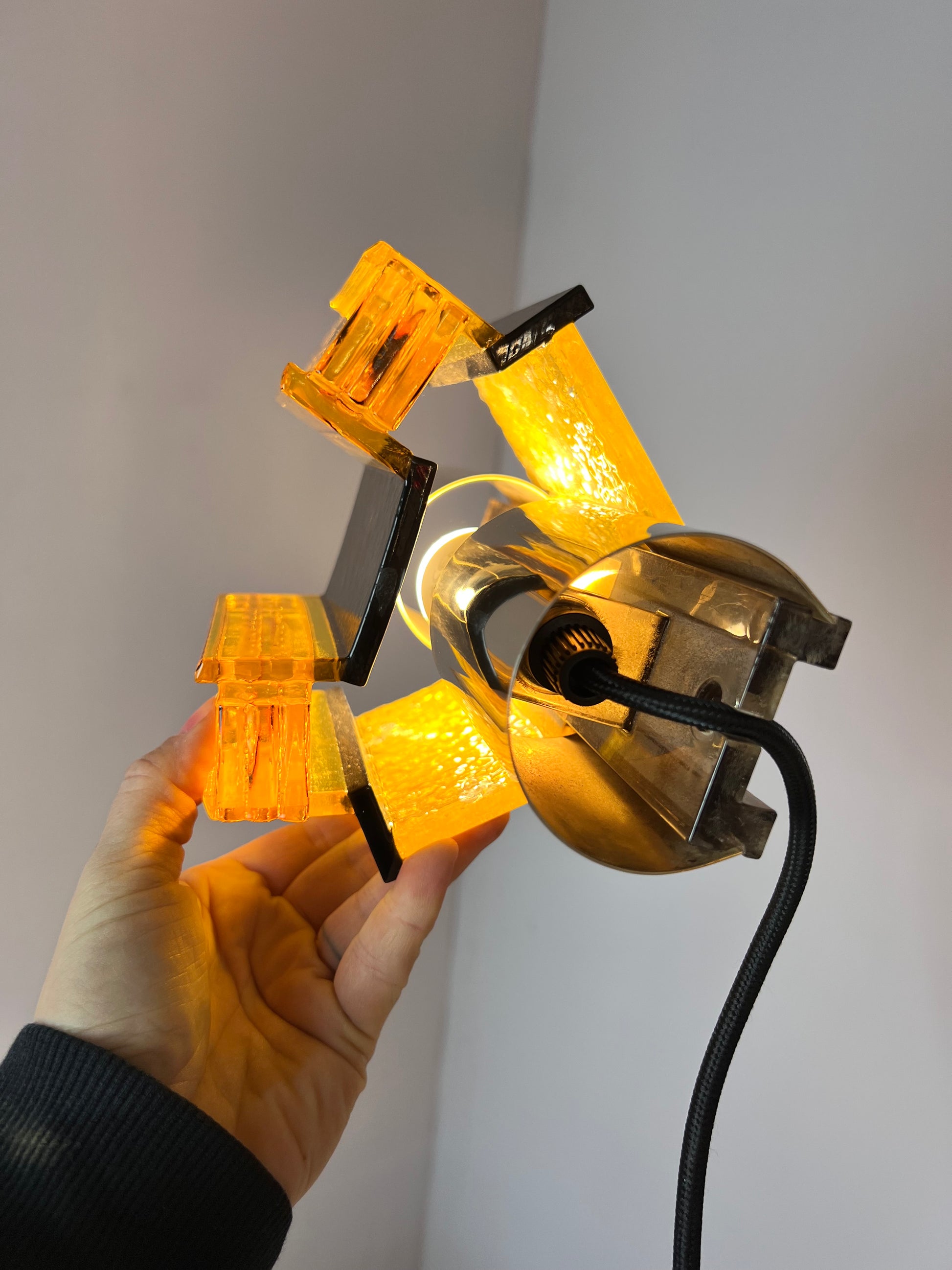Wandlampe gelb schwarz von Claus Bolby für Cebo