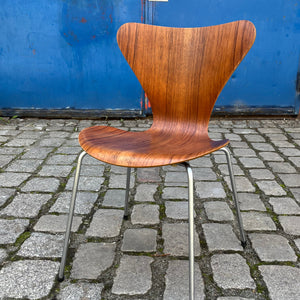 Stuhl Serie 7 Nussbaum von Arne Jacobsen für Fritz Hansen