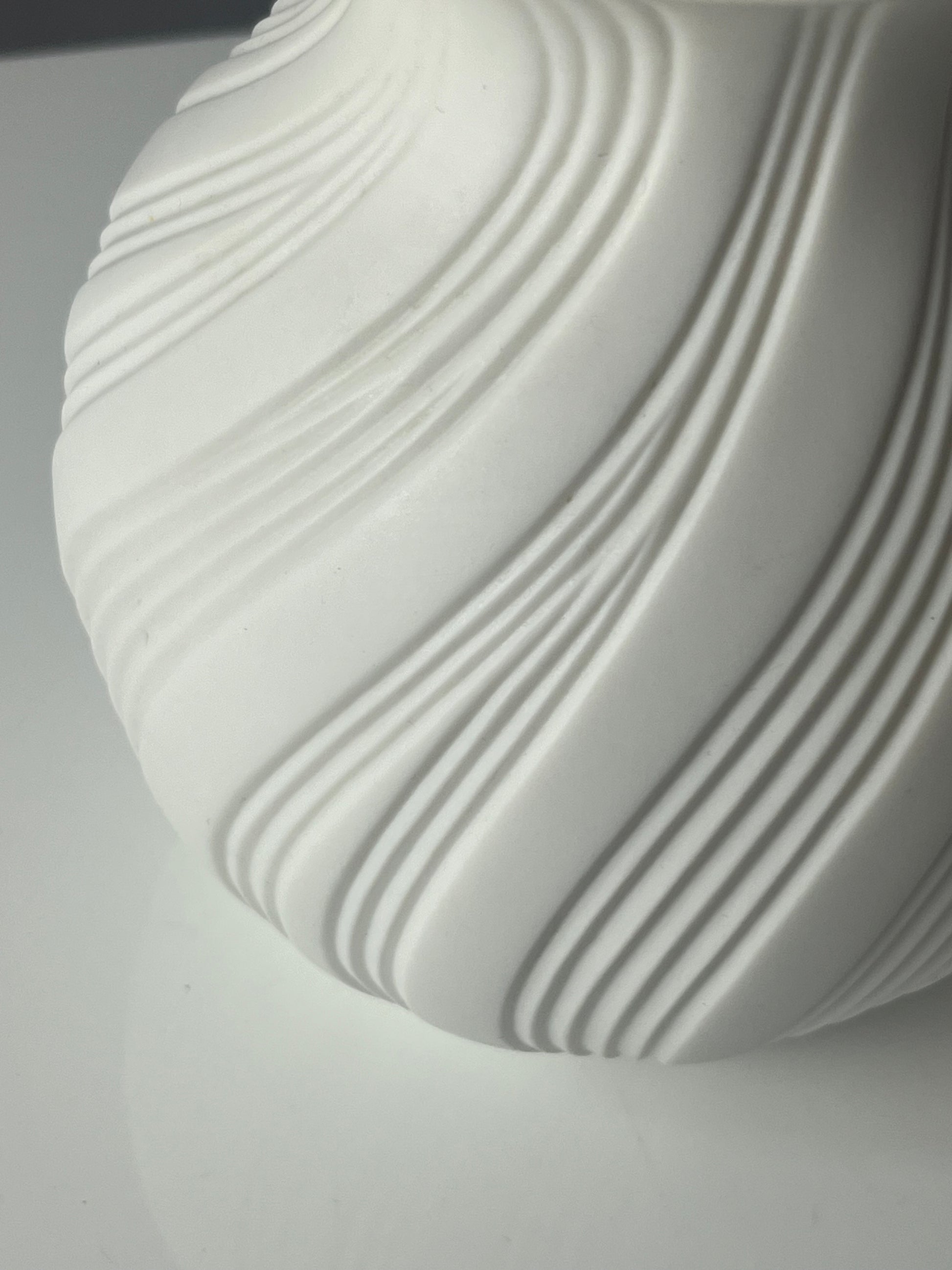 Vase 0216 Biskuitporzellan von Manfred Frey für Kaiser