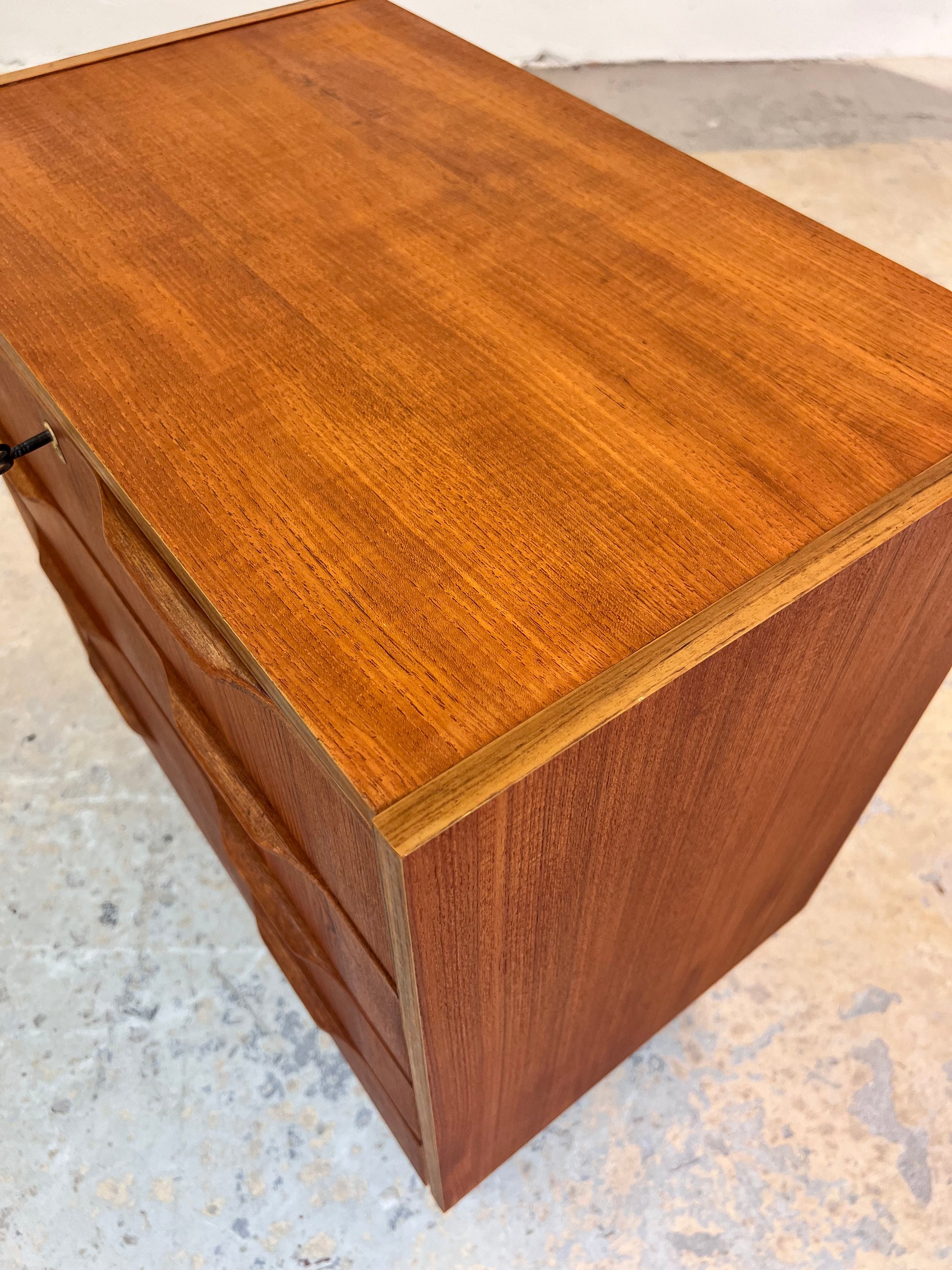 Kommode Teak mit Schloss aus Dänemark
