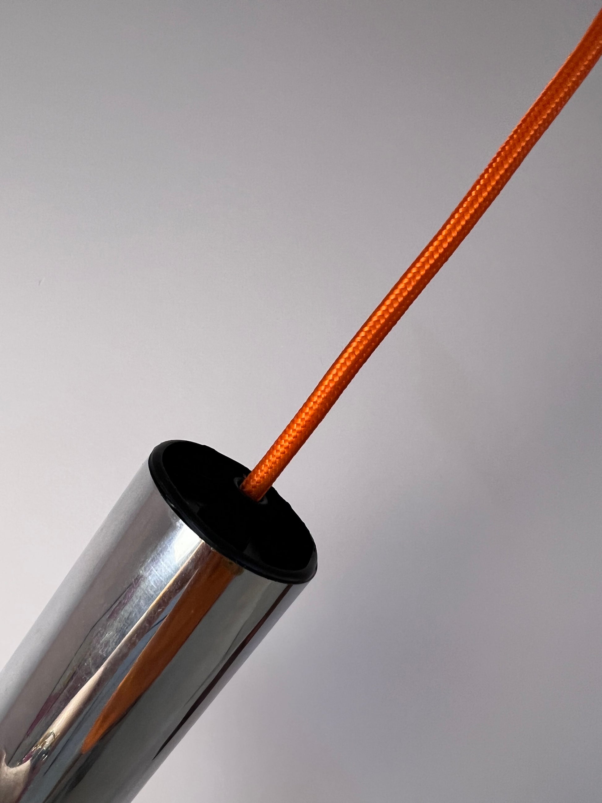 Spotlampe Chrom mit orangem Akzentschirm
