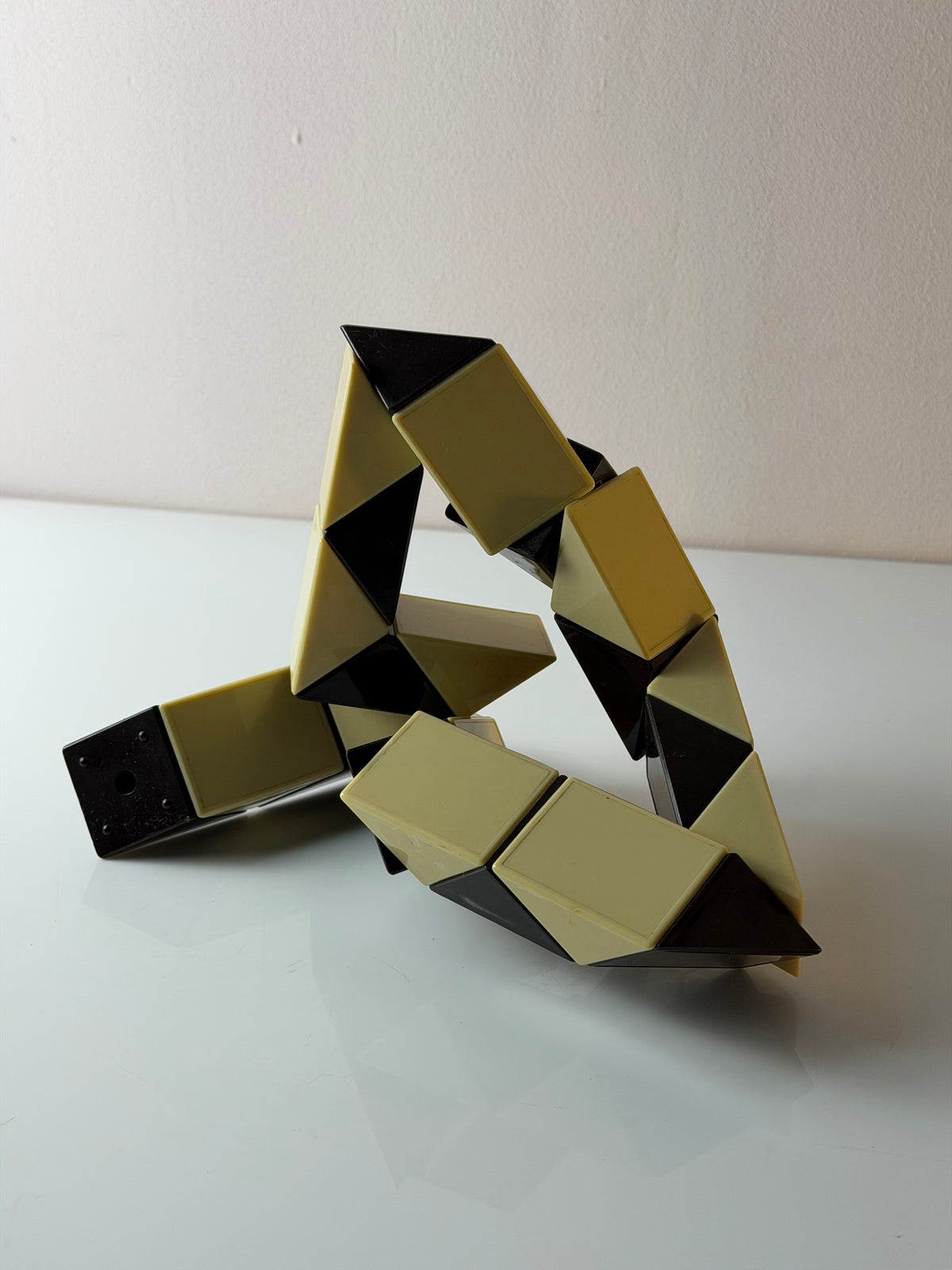 Original Rubik's Snake - Zauberschlange schwarz weiß