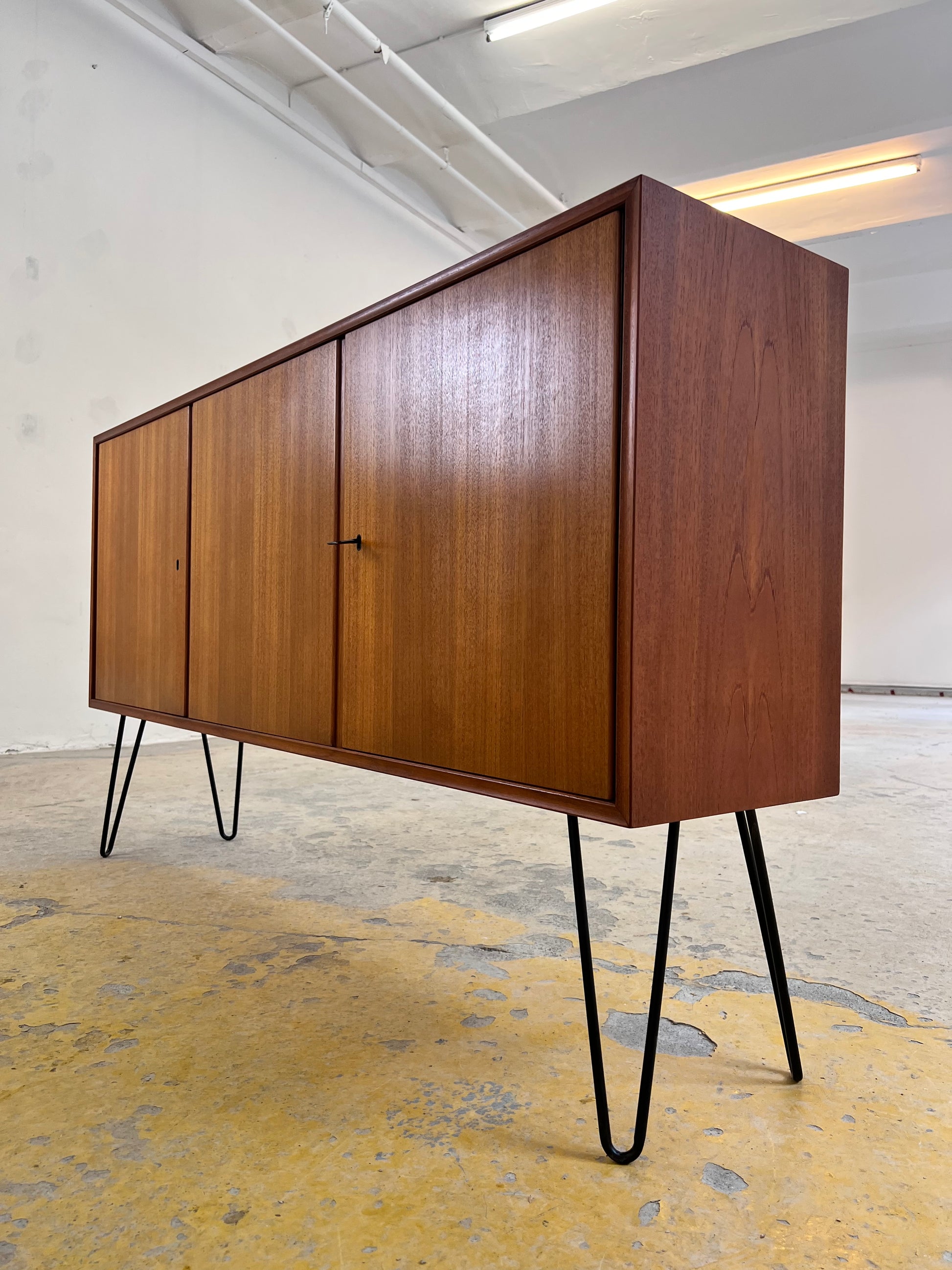 Sideboard Teak auf Hairpinlegs von rt Möbel