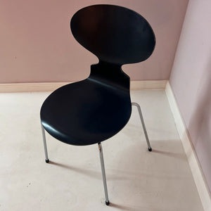 Stuhl Ameise schwarz blau von Arne Jacobsen für Fritz Hansen