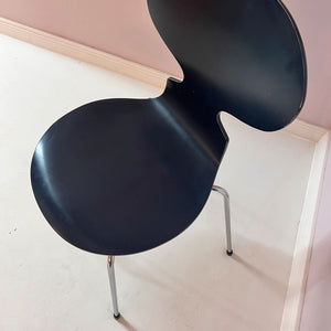 Stuhl Ameise schwarz blau von Arne Jacobsen für Fritz Hansen