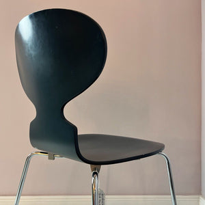 Stuhl Ameise schwarz blau von Arne Jacobsen für Fritz Hansen