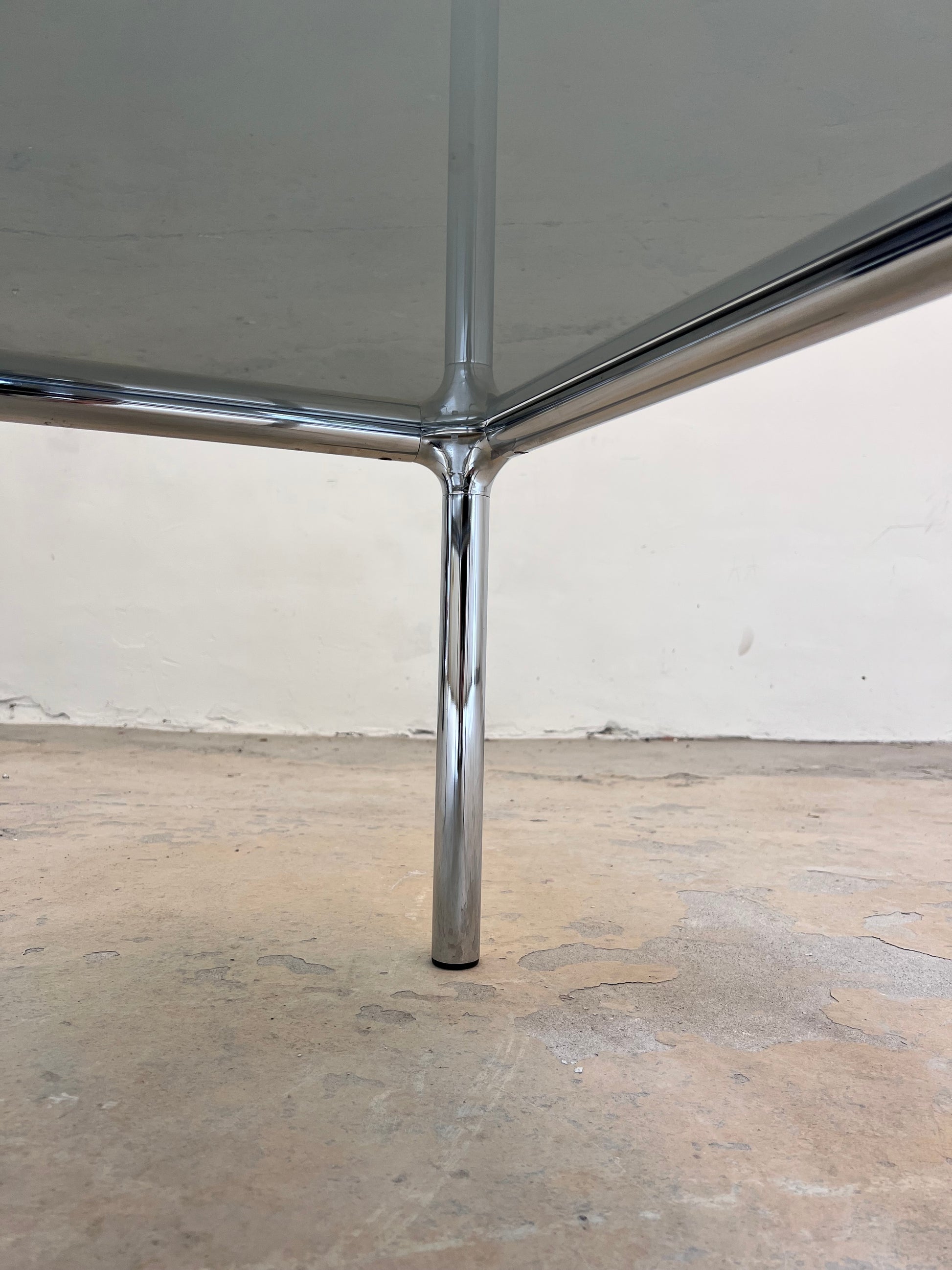Couchtisch Chrom Rauchglas ETIENNE FERMIGIER