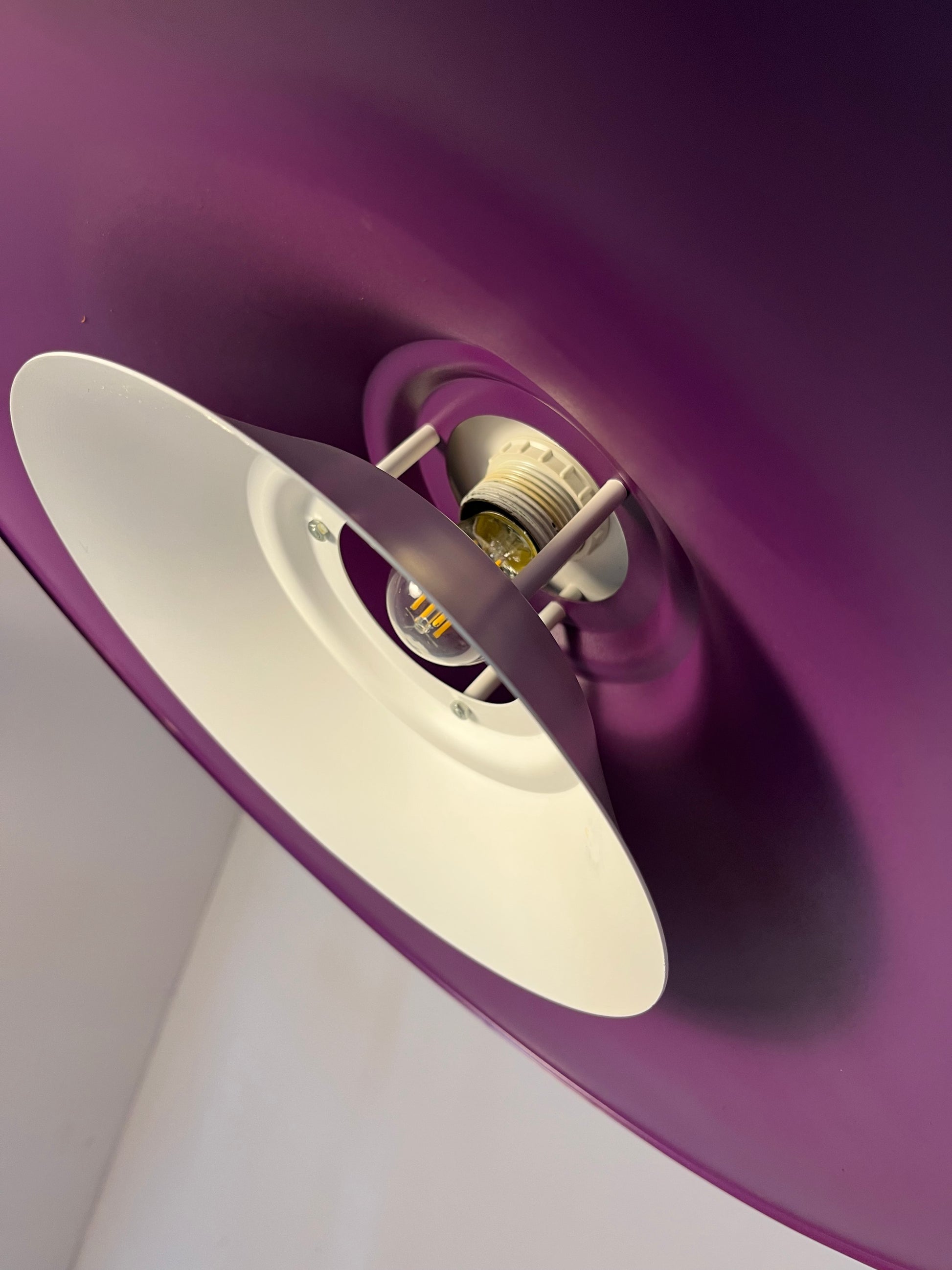Trichterlampe lila flieder neu lackiert aus Dänemark