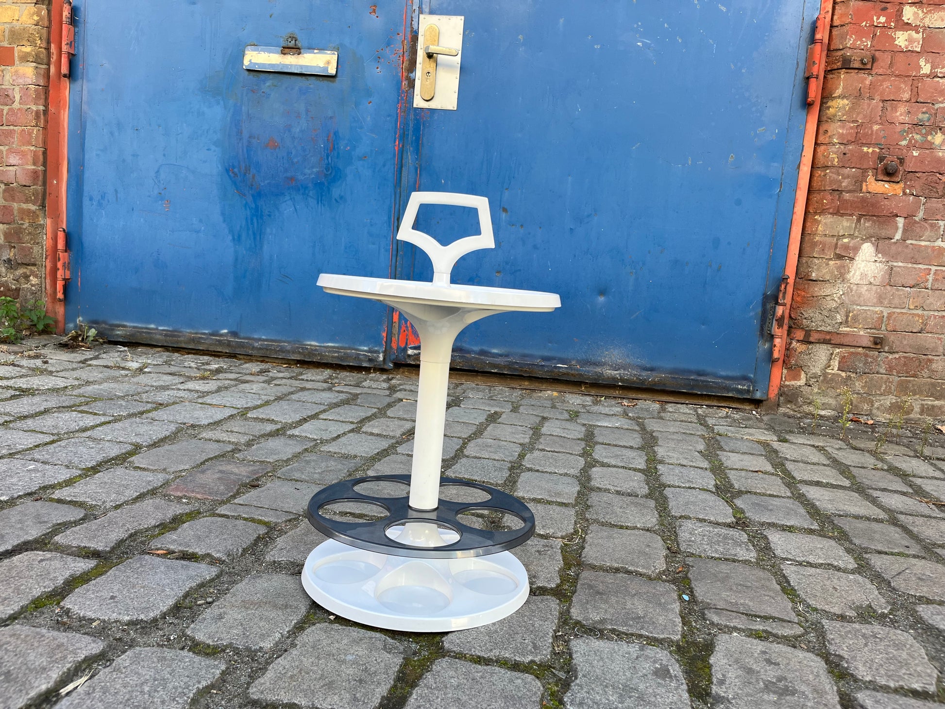 Flaschenhalter Beistelltisch weiß von Flair Holland