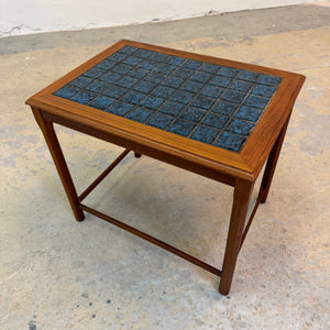 Beistelltisch Teak & blaue Fliesen aus Dänemark