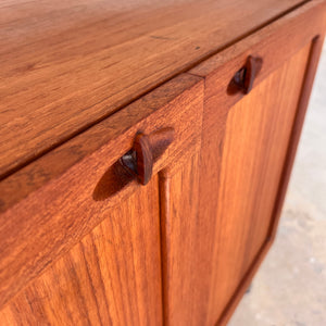 Kommode Teak mit Flügeltüren & neuen Chromfüßen von H. W. Klein für Bramin