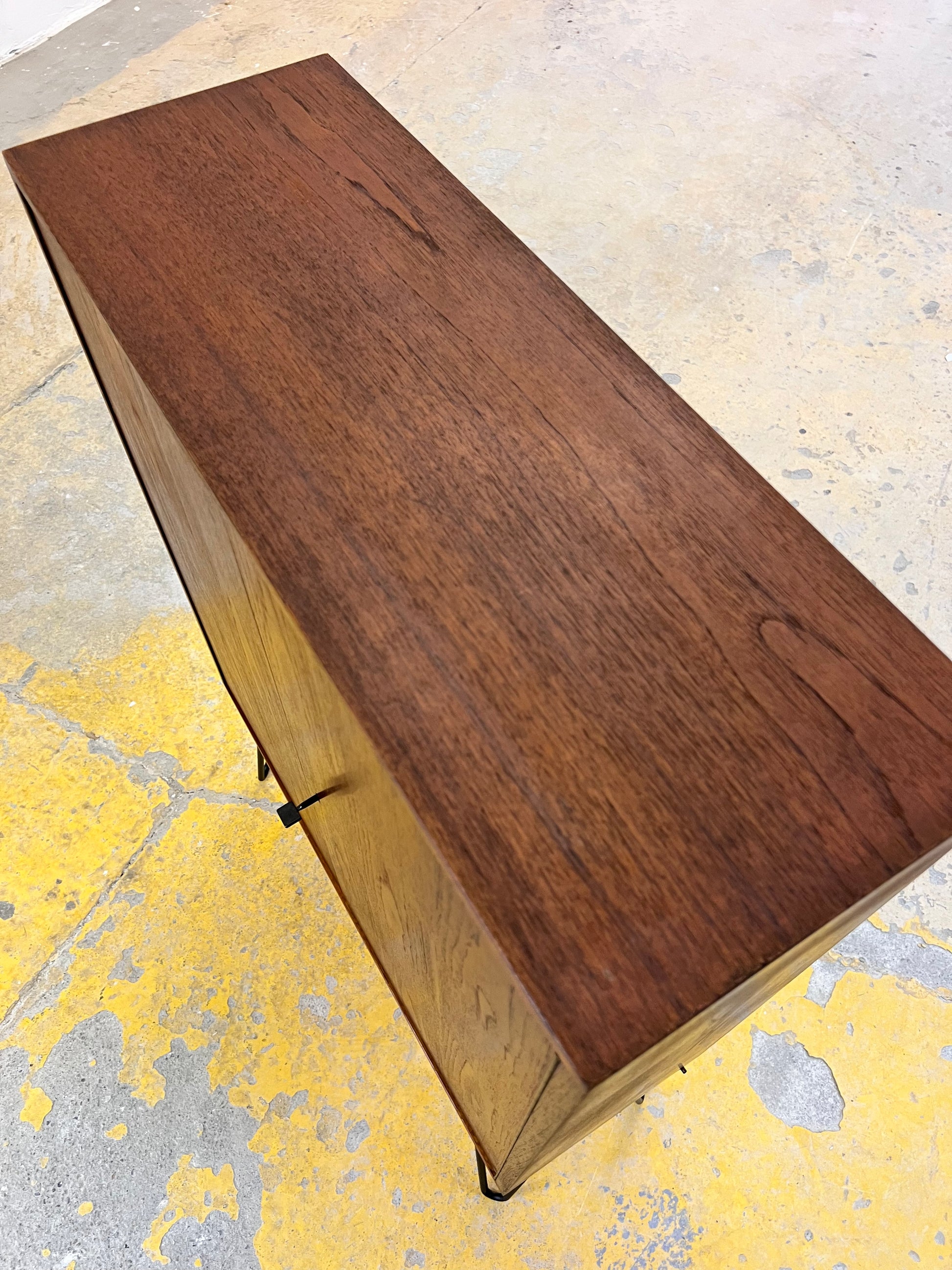 Regal Teak mit Schloss & Türen aus Dänemark