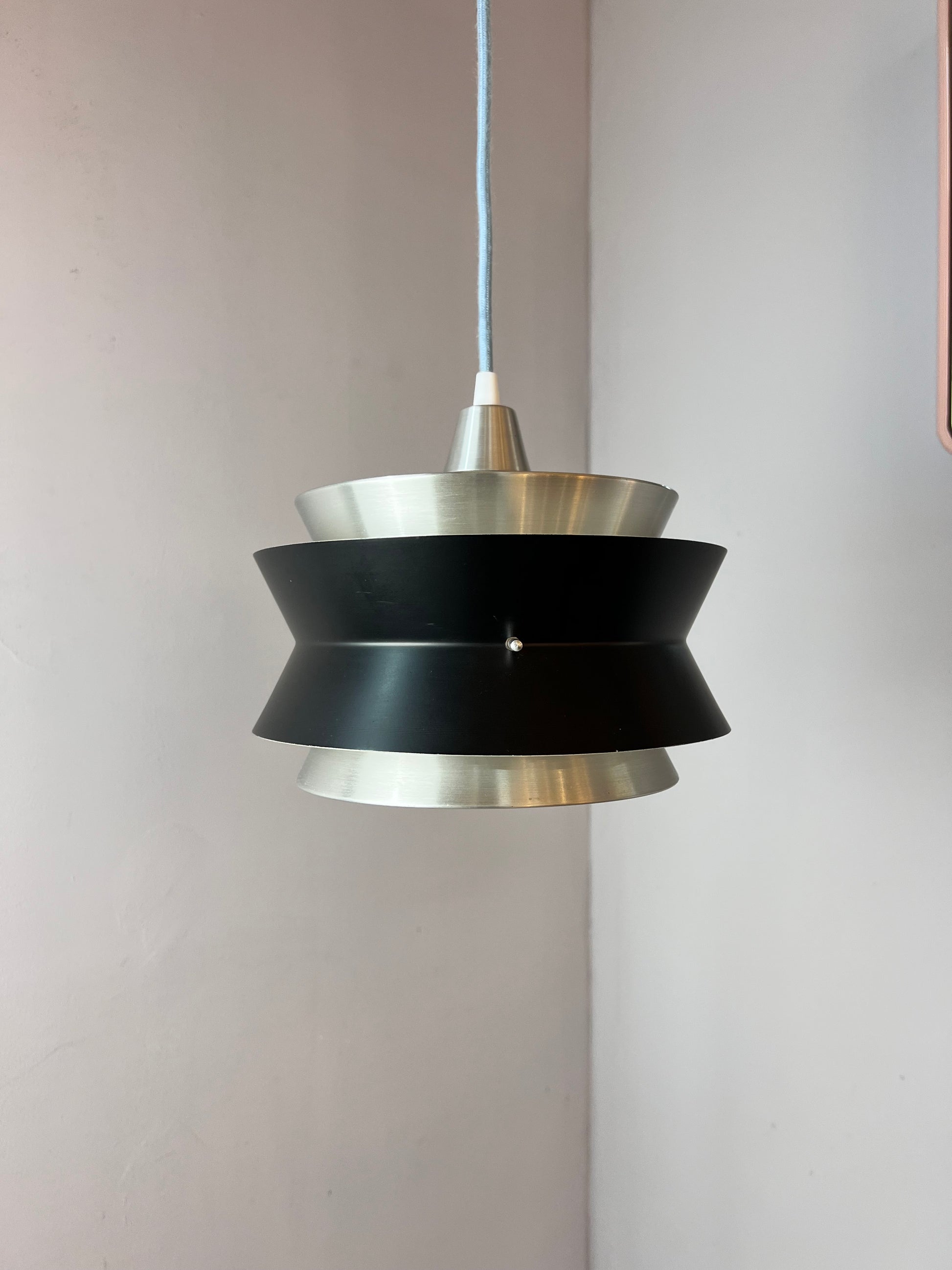 Lamellenlampe Trava schwarz silber von Carl Thore für Granhaga