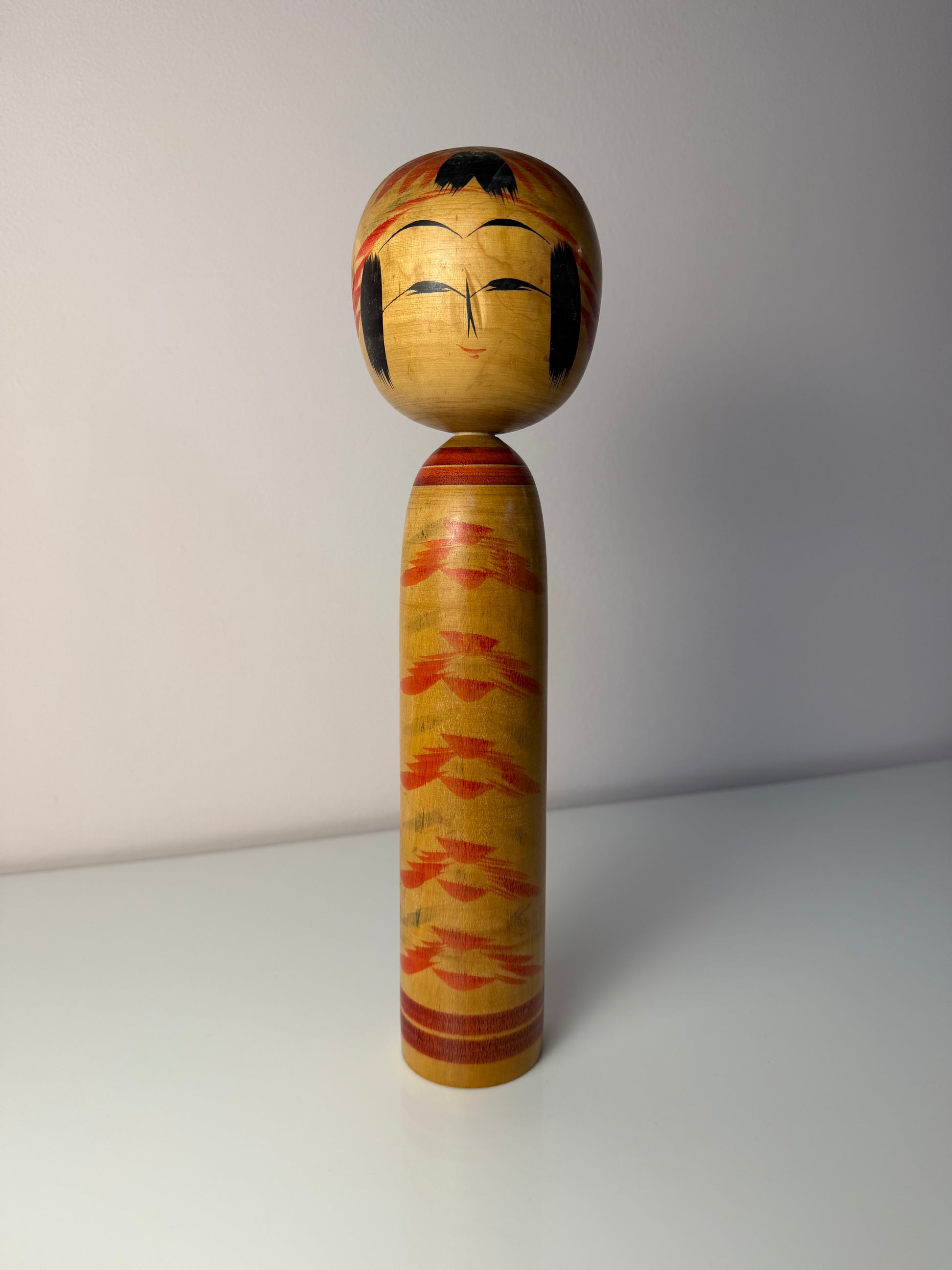 Japanische Kokeshi Holzfigur handbemalt