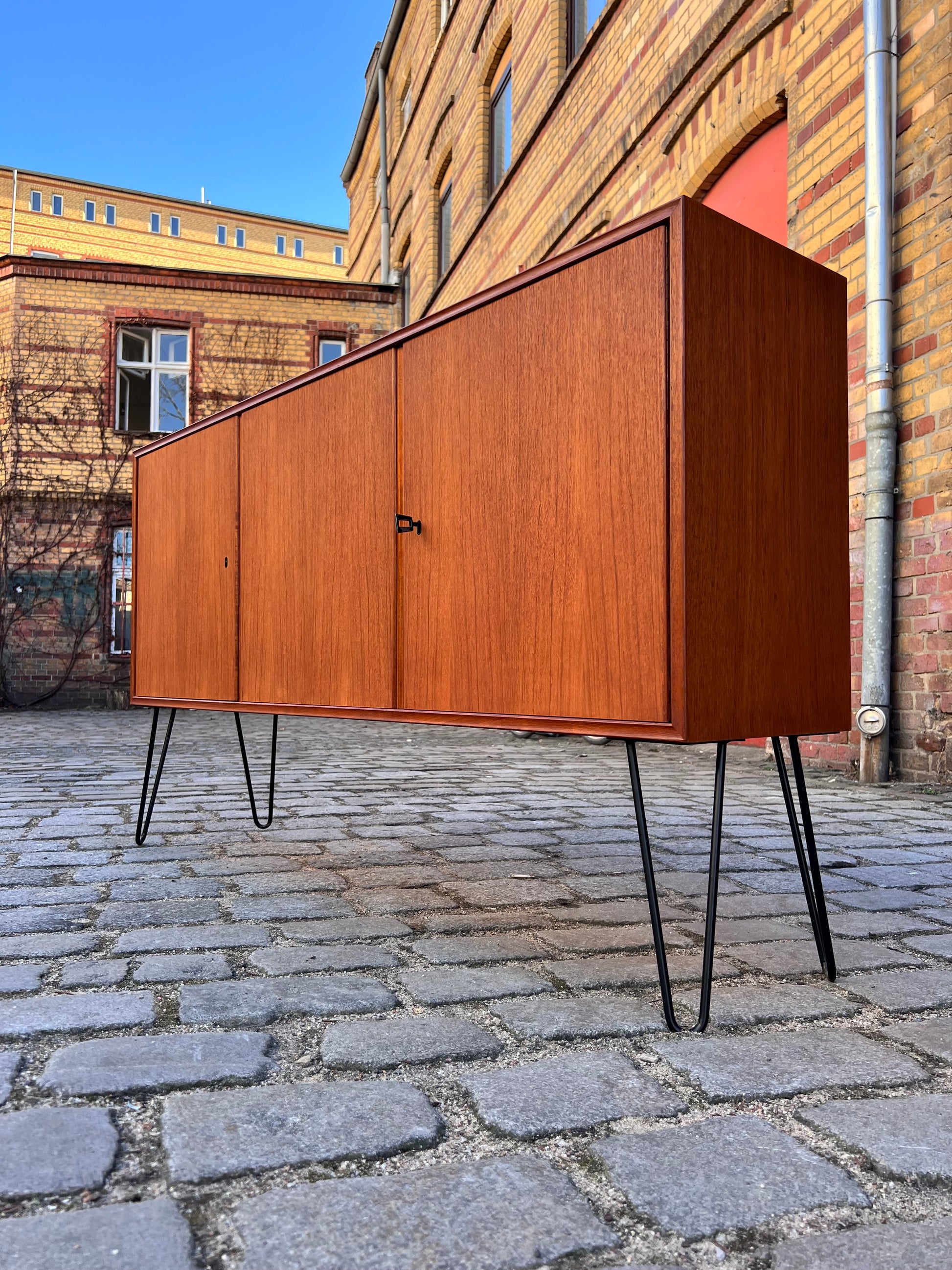 Sideboard Teak auf Hairpinlegs von rt Möbel