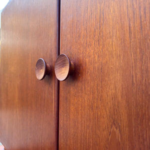 Highboard Teak mit runden Griffen