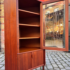 Eckschrank Teak mit Glastür und Schloss