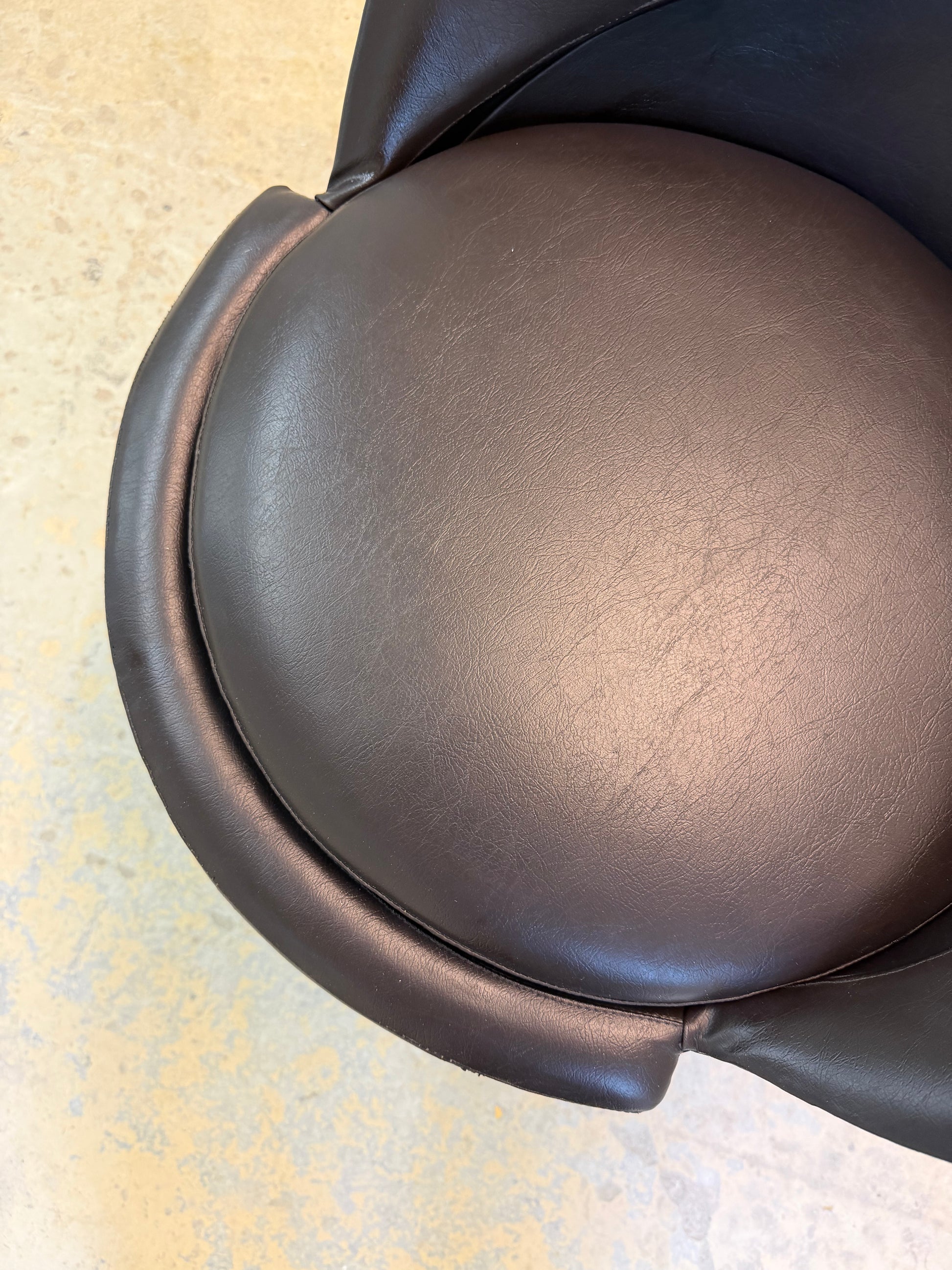 Cone Chair braunes Kunstleder von Verner Panton
