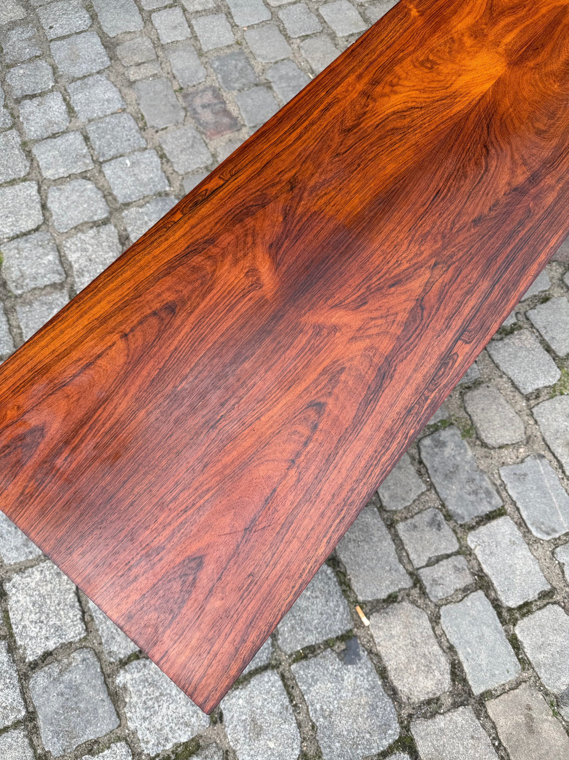 Sideboard Mahagoni mit Schiebetüren & Chromfüßen