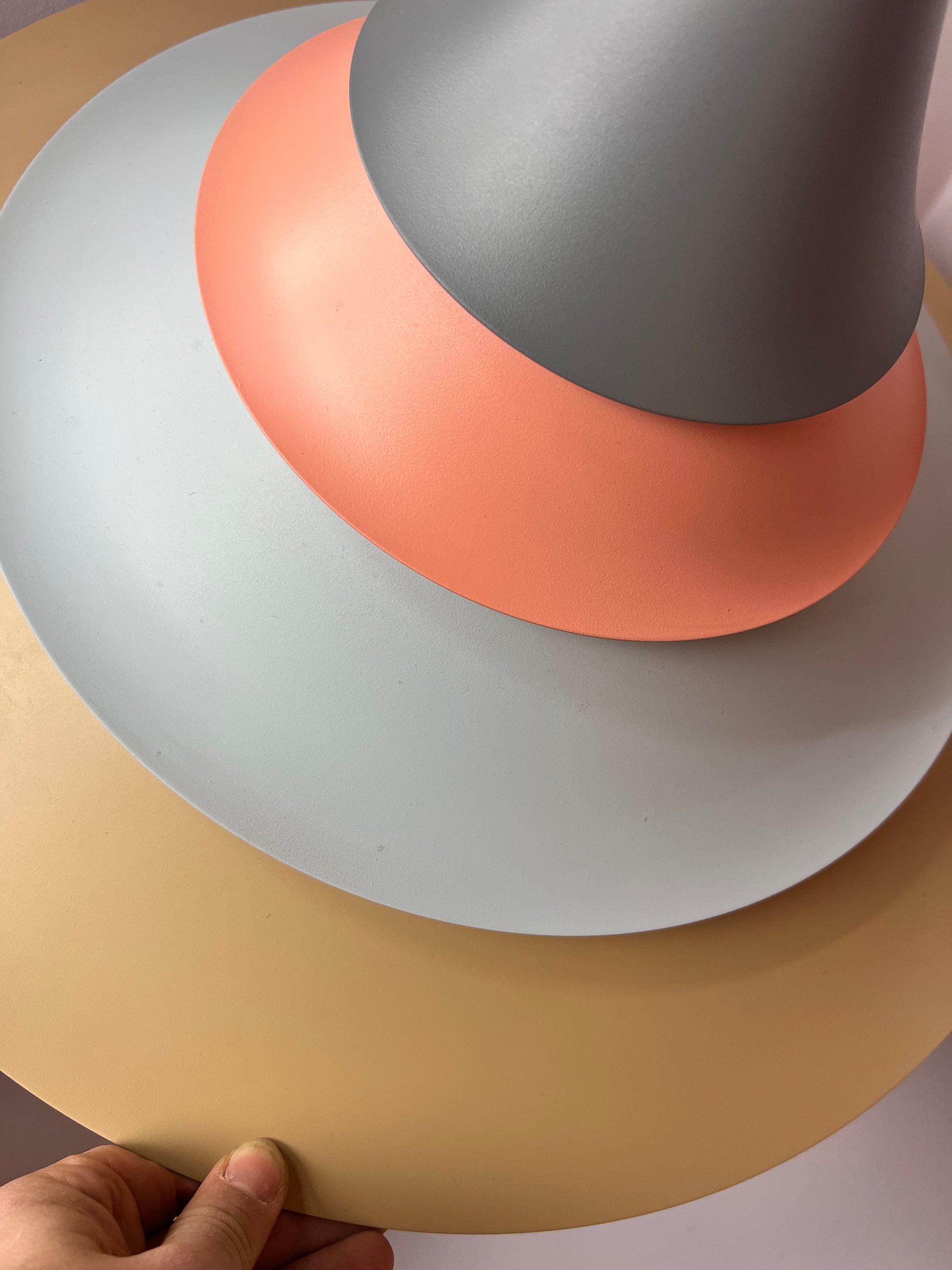 Lamellenlampe neu lackiert pastell-peach Pagode