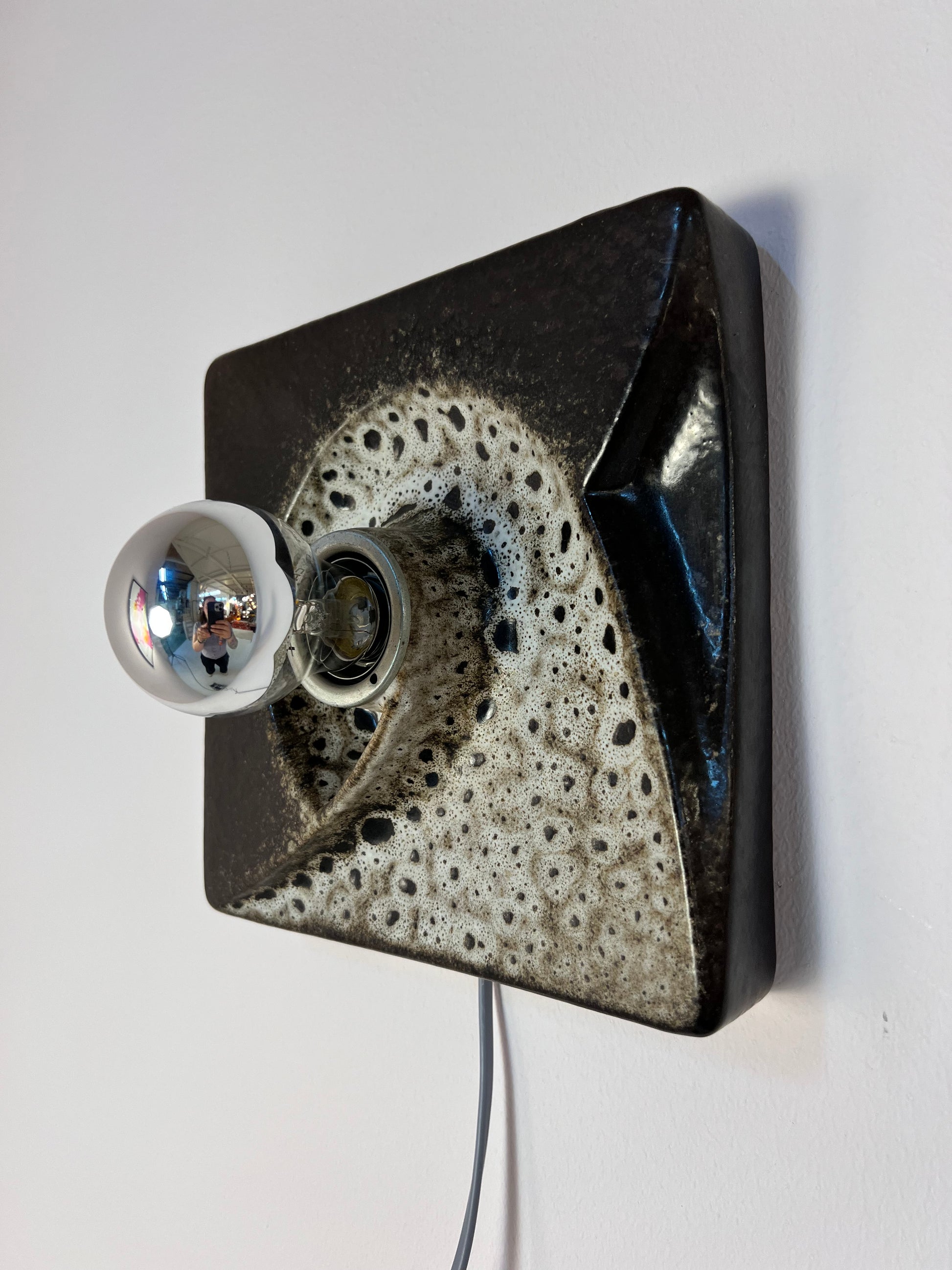 Wandlampe braun weiß Keramik von WGP PAN