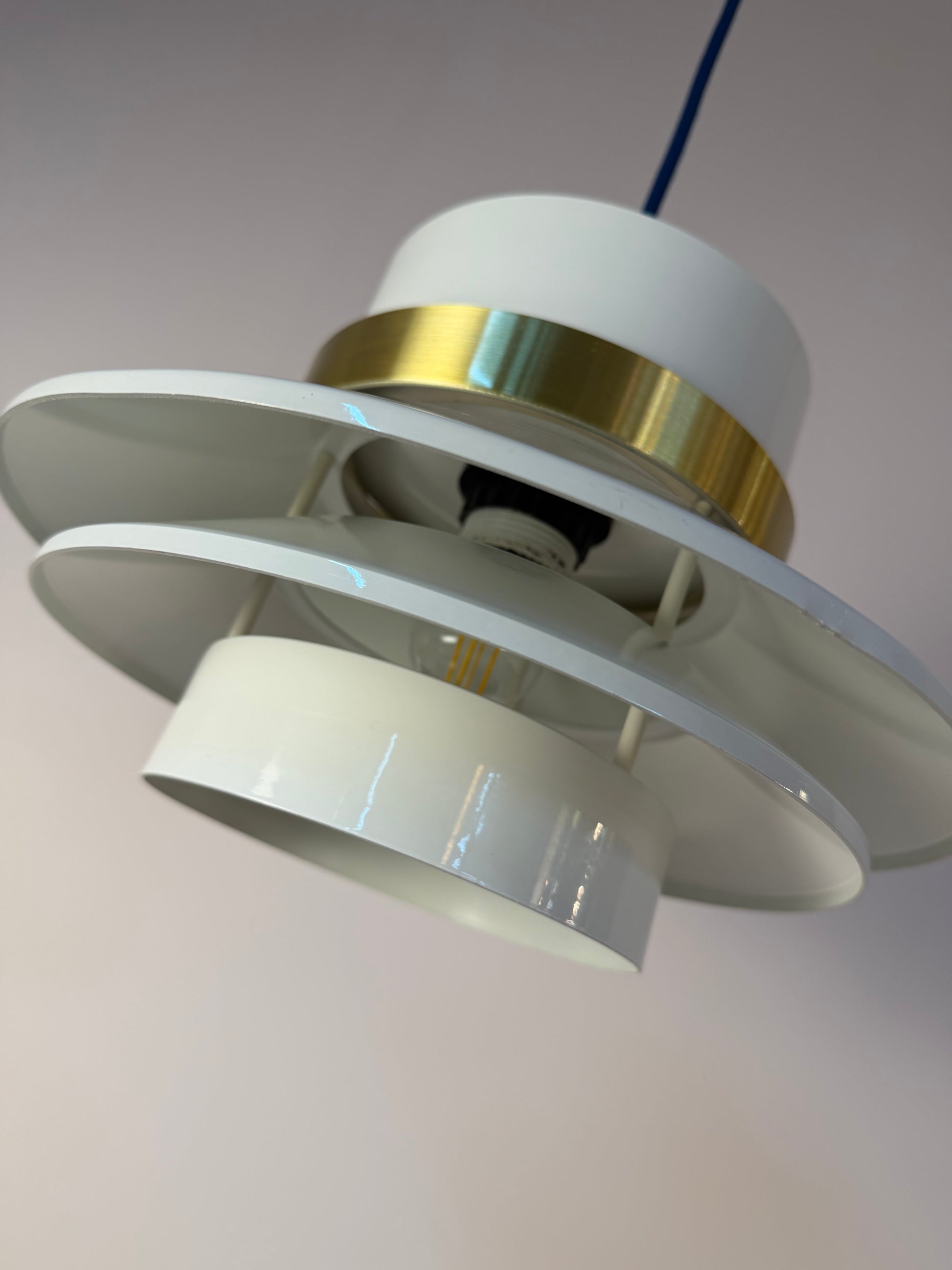 Lamellenlampe Hochglanz weiß Messing aus Dänemark