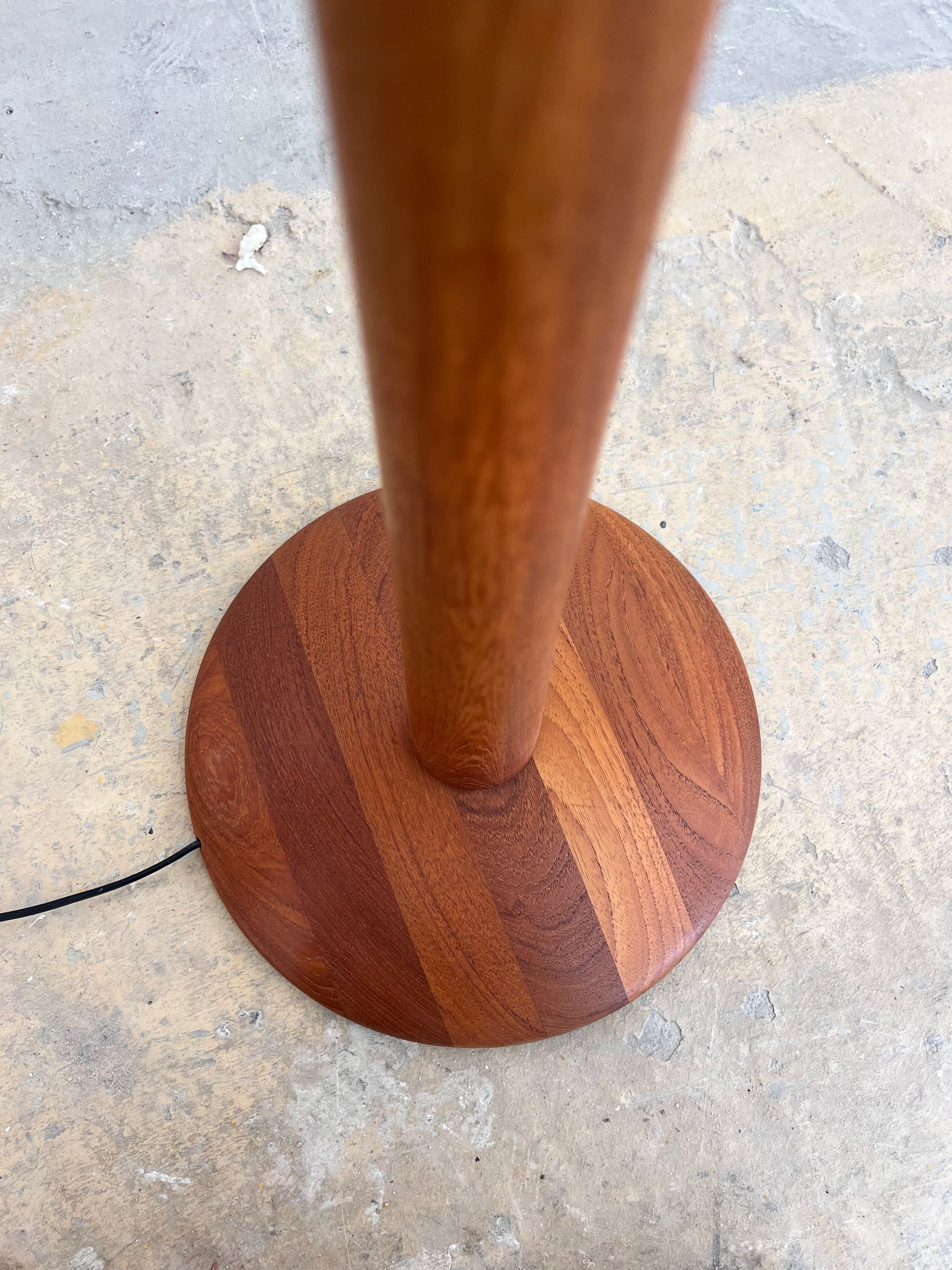 Stehlampe Teak mit Seidenschirm aus Dänemark